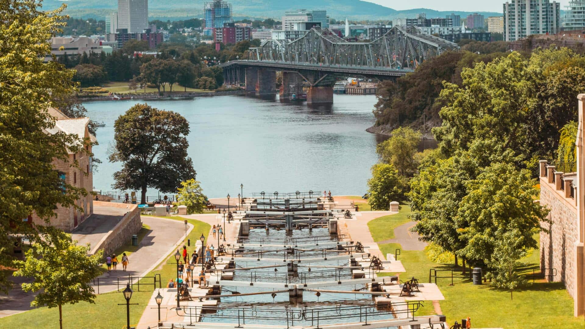 オタワのユニークな都市サイクリングルートを探る