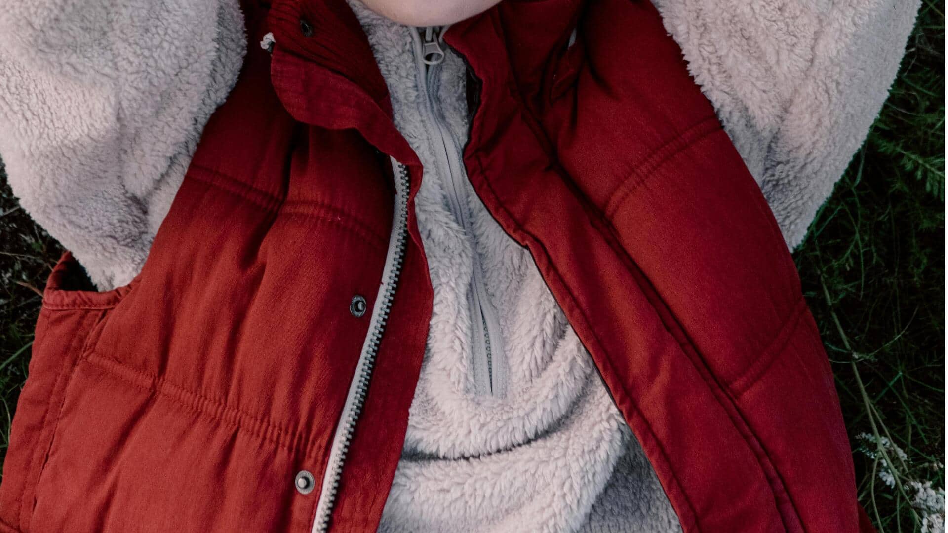 冬のファッションに欠かせないダウンベスト