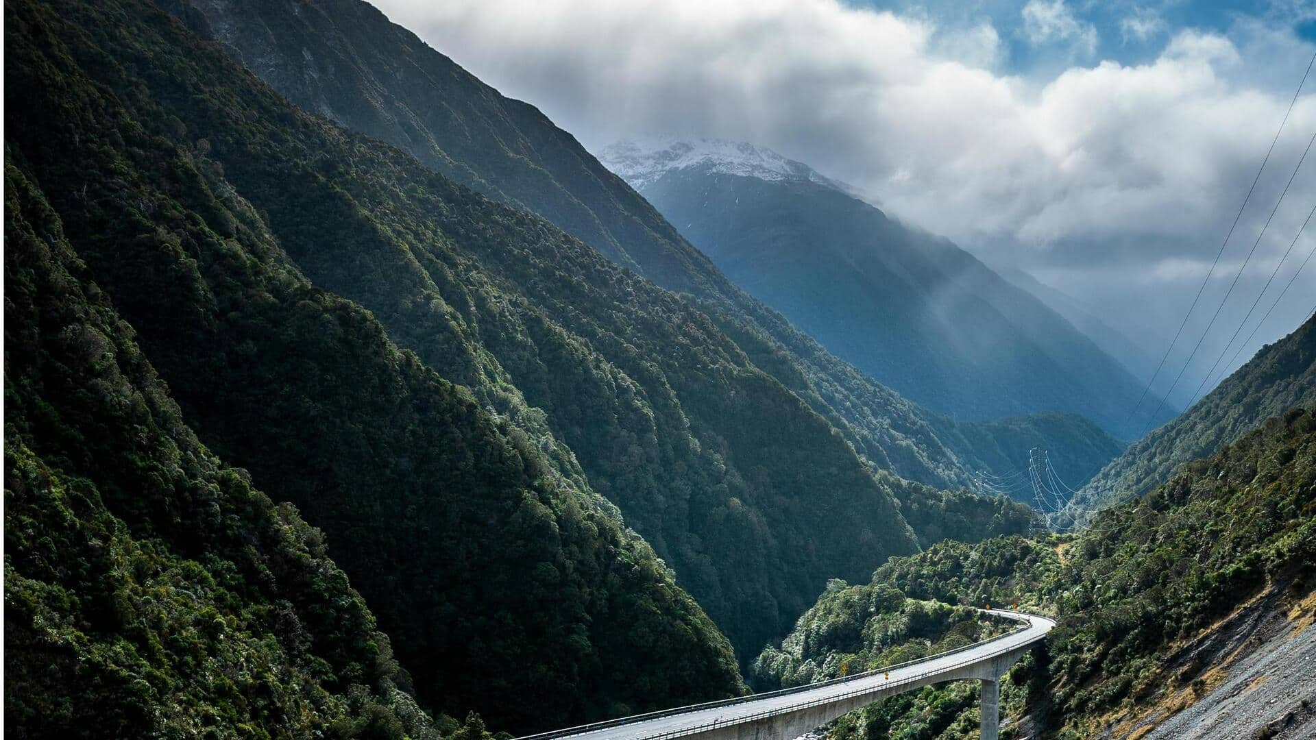ニュージーランドのアーサーズパス：自然の山岳の楽園
