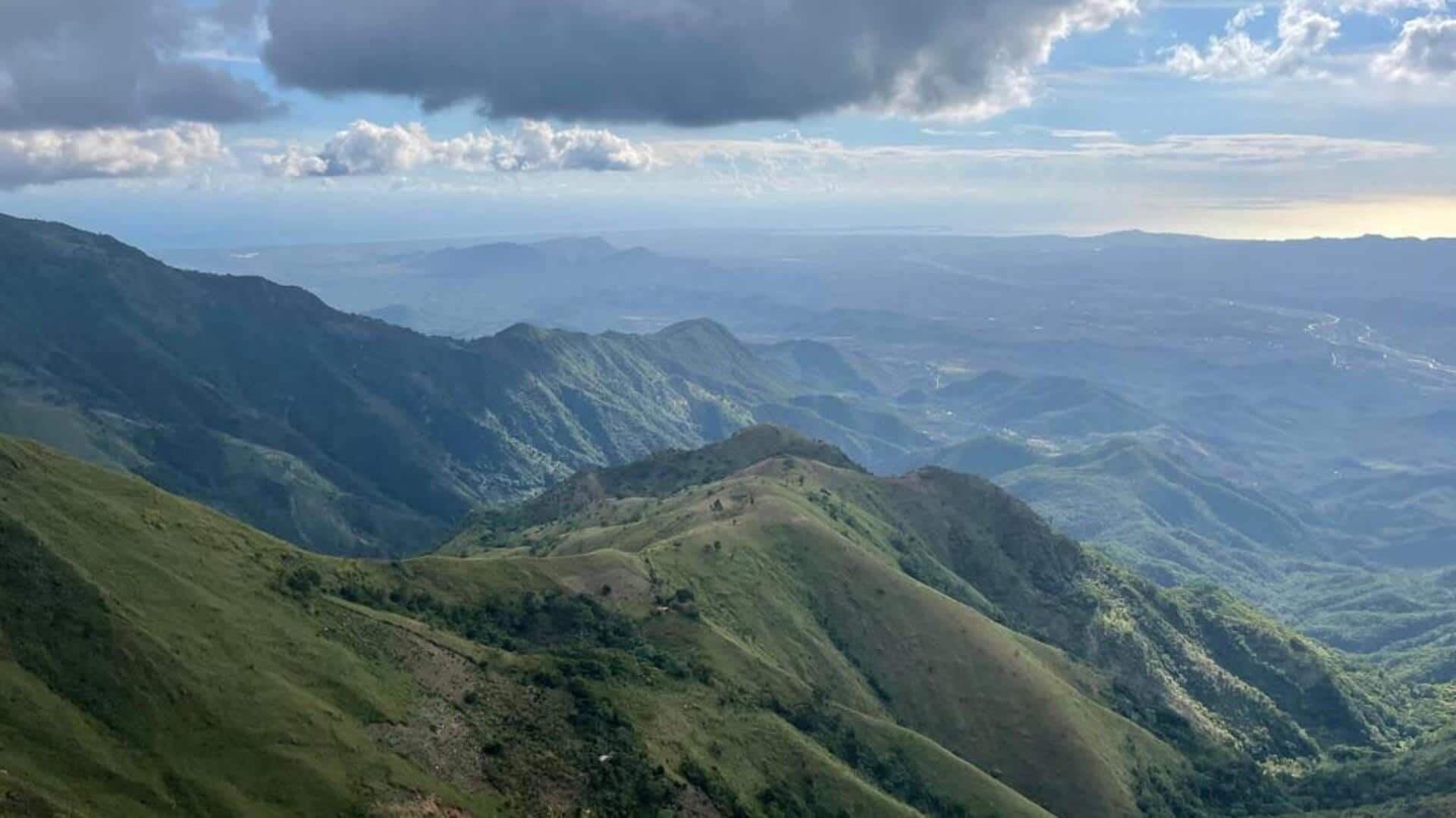 ドミニカ共和国の魅力的な山々でハイキングを楽しむ