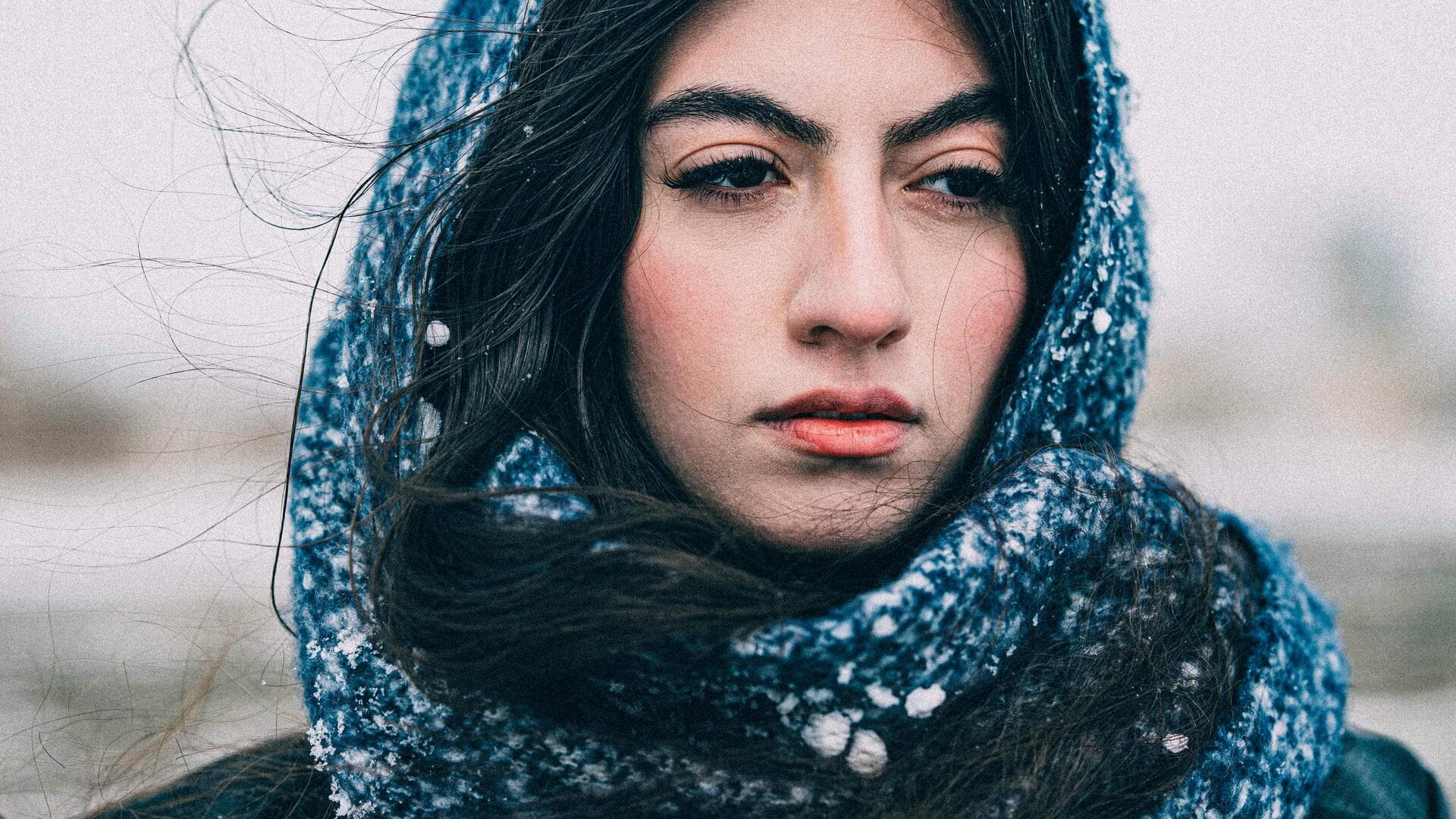 冬の必須アイテム：ジャカードニットスカーフの五つのスタイル