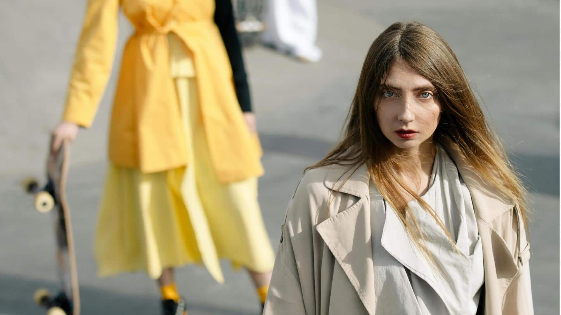 冬の都会的レイヤリング：シックなパステルカラーと大胆なテクスチャー