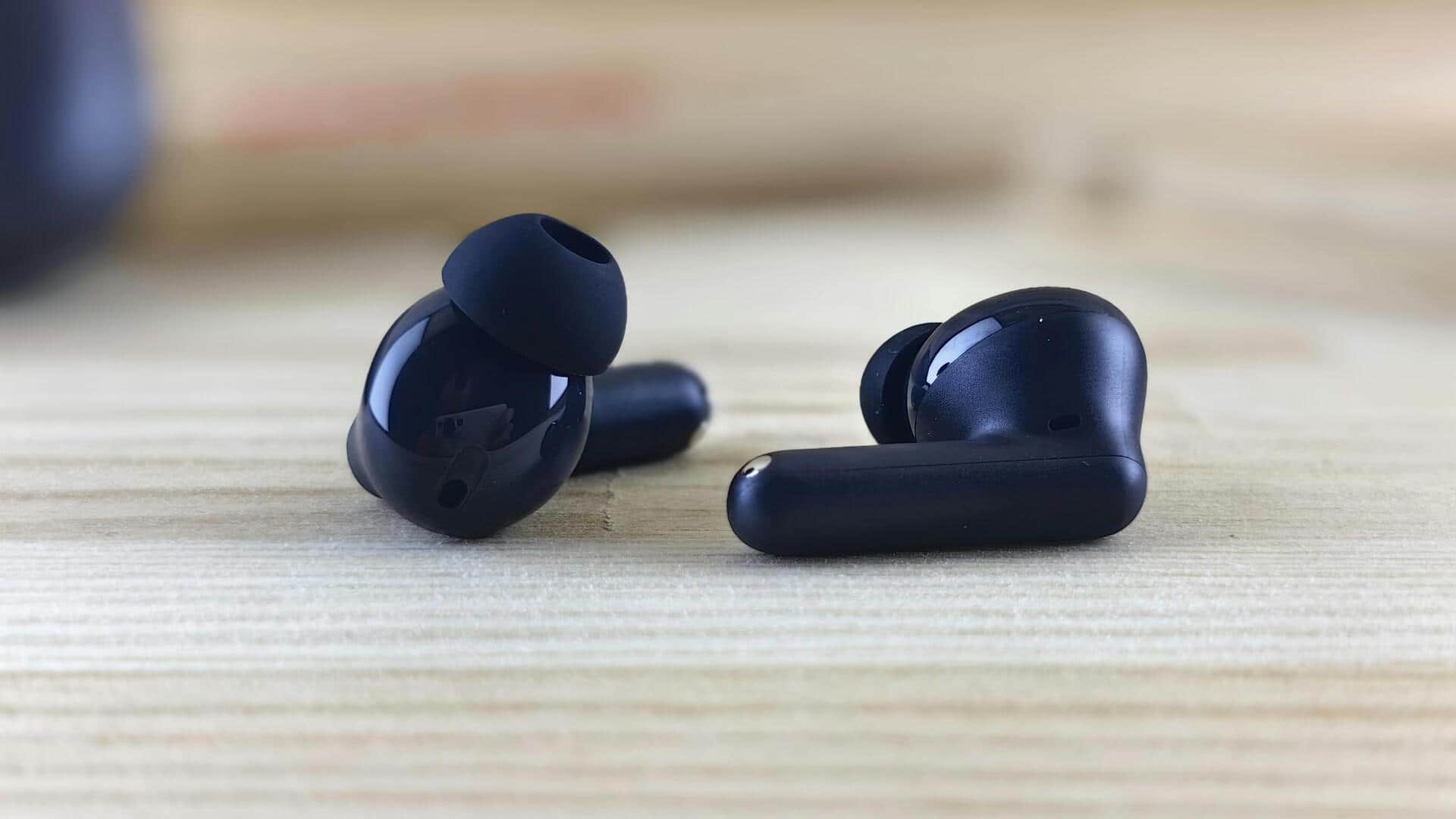 ワイヤレスイヤホン充電ケースのほこりを安全に取り除く方法