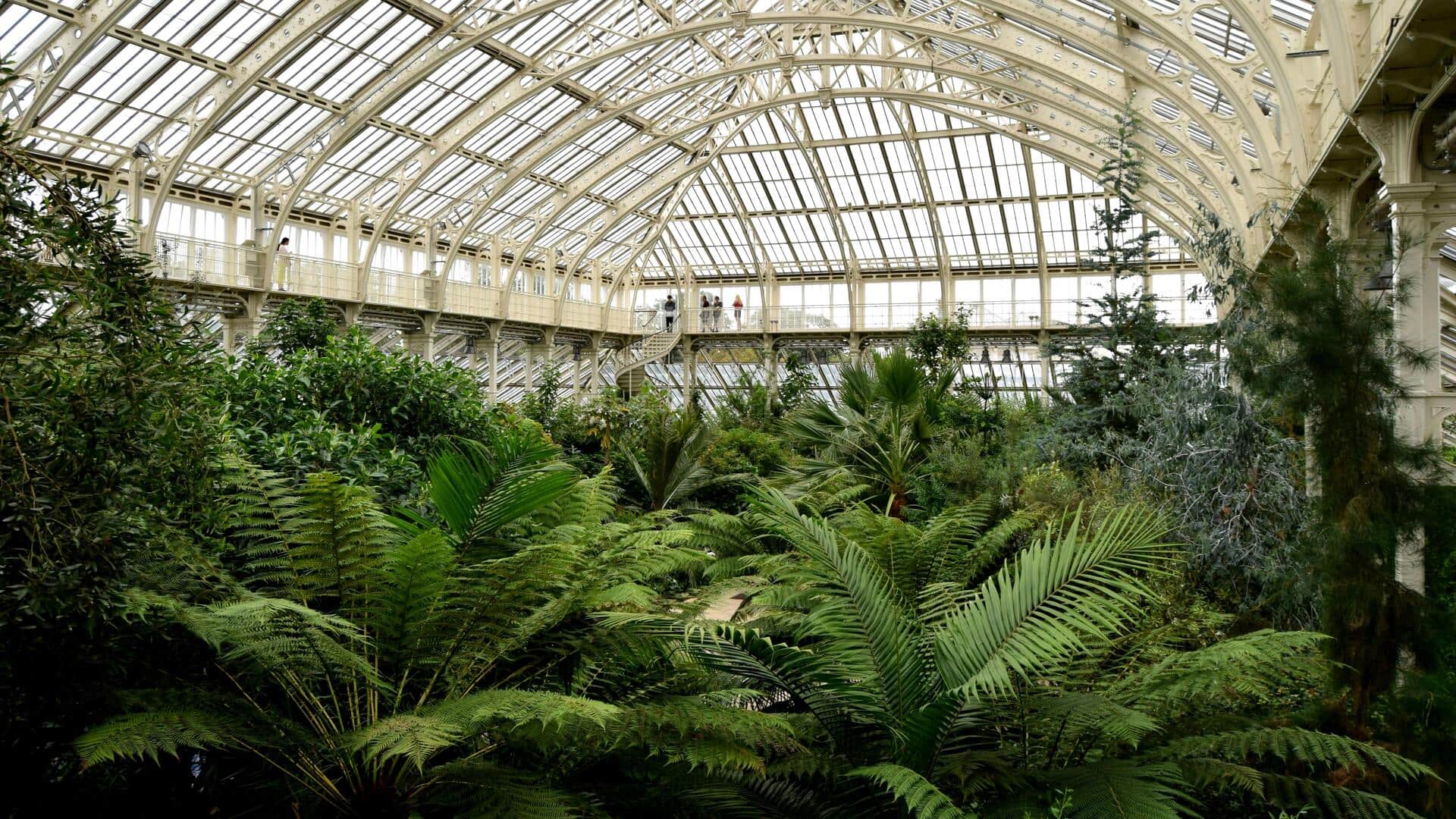 世界最大の植物園とバイオドームを探る