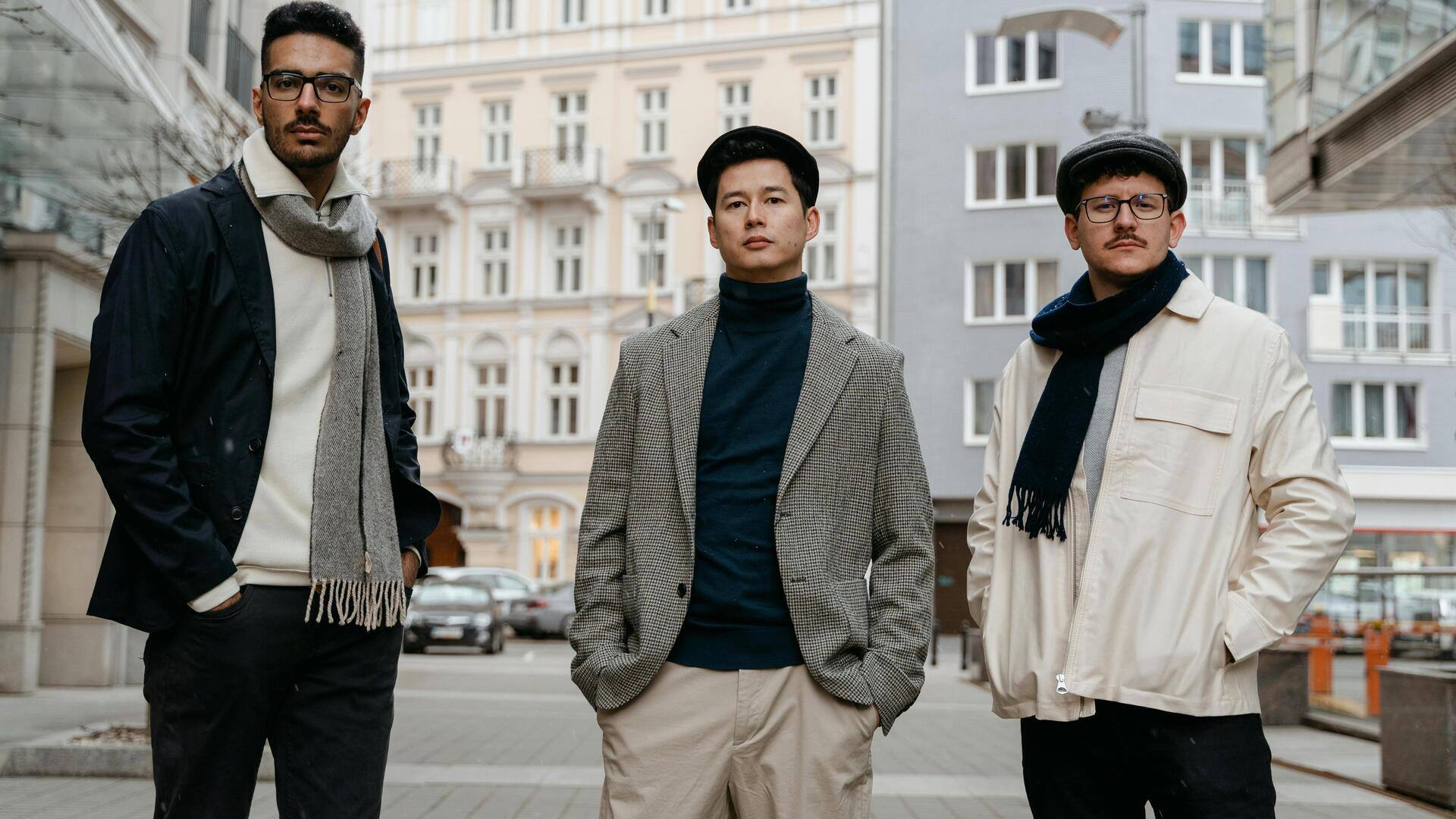 秋のオフィスファッション：ニュートラルカラーで洗練されたスタイル