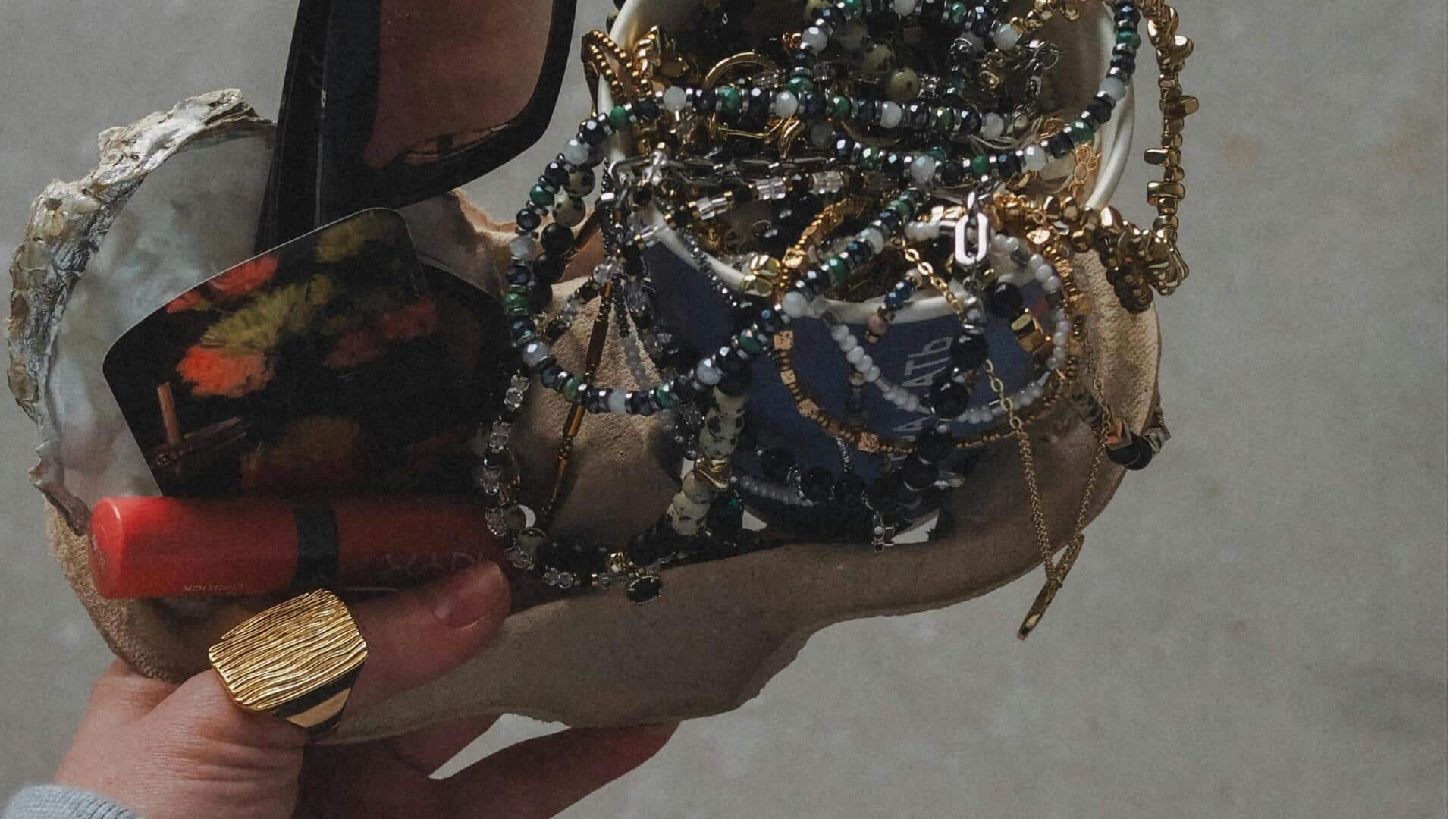 ヴィンテージアクセサリーで装いを格上げする方法 ヴィンテージアクセサリーで装いを格上げする方法