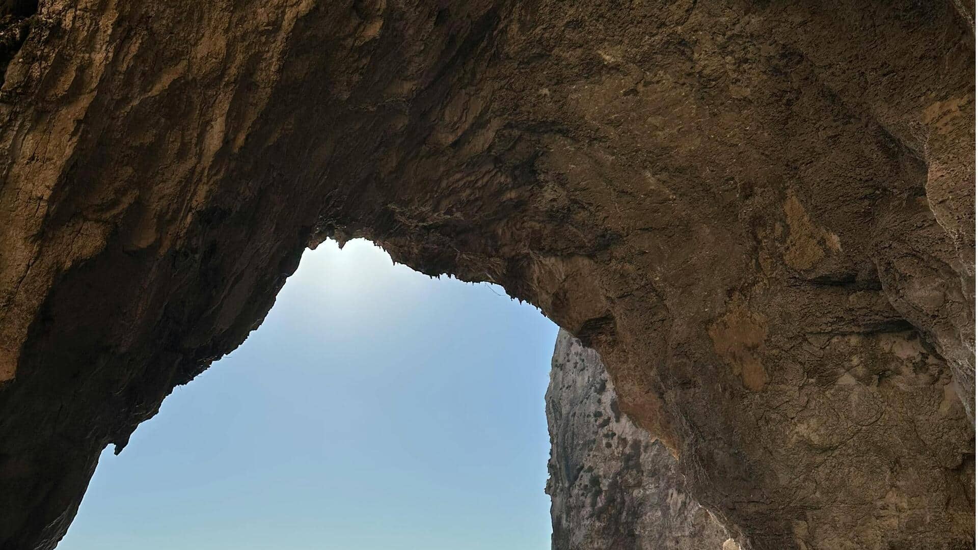 マルタの古代洞窟を探る: 神秘への旅 マルタの古代洞窟を探る: 神秘への旅