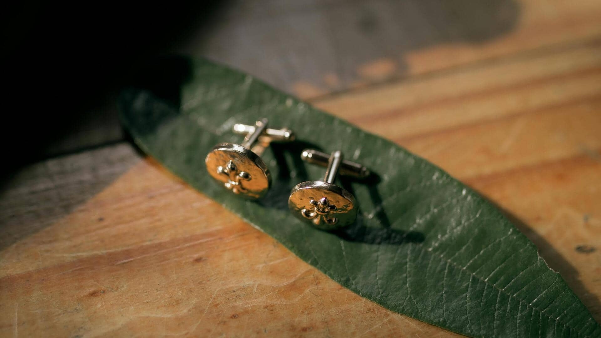 冬のビジネスカジュアルに最適な5つのモダンカフリンクス