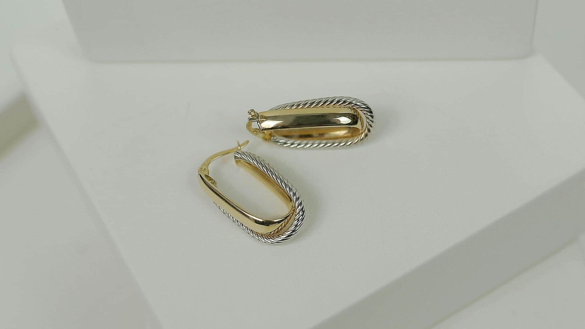 冬のメタリックアクセサリーでスタイルを格上げ