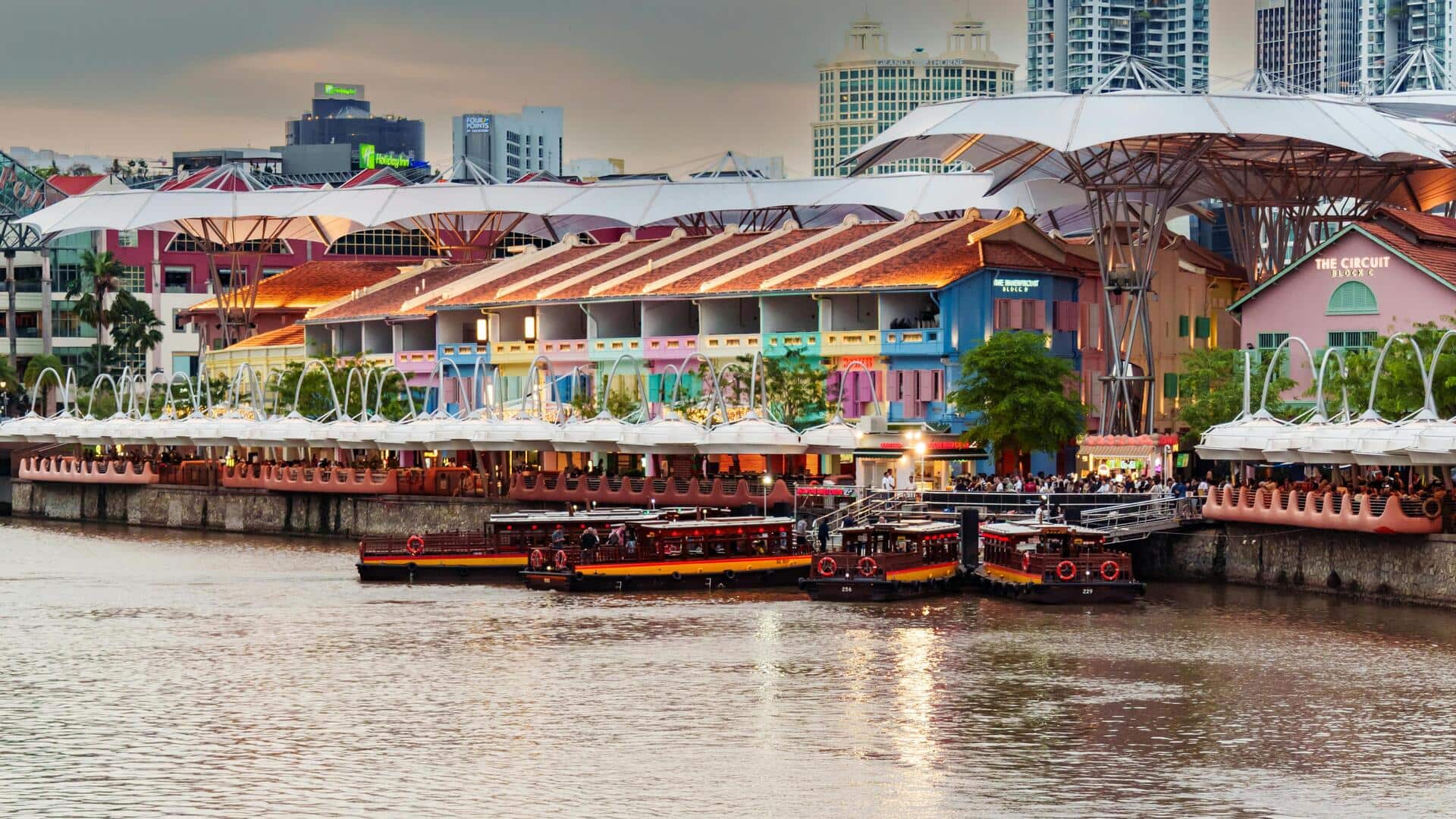 シンガポールのカラフルなセラミックモザイクベンチ5選