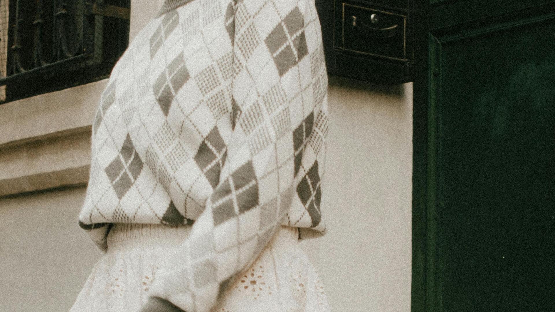 冬のファッションにぴったりなアーガイルタイツのスタイリング法