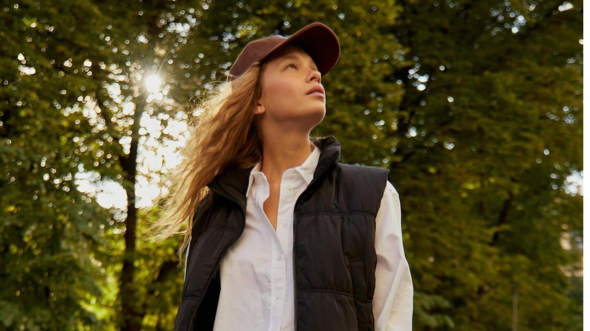 日本のビジネスカジュアル冬ファッション：パファーベストのレイヤリング術