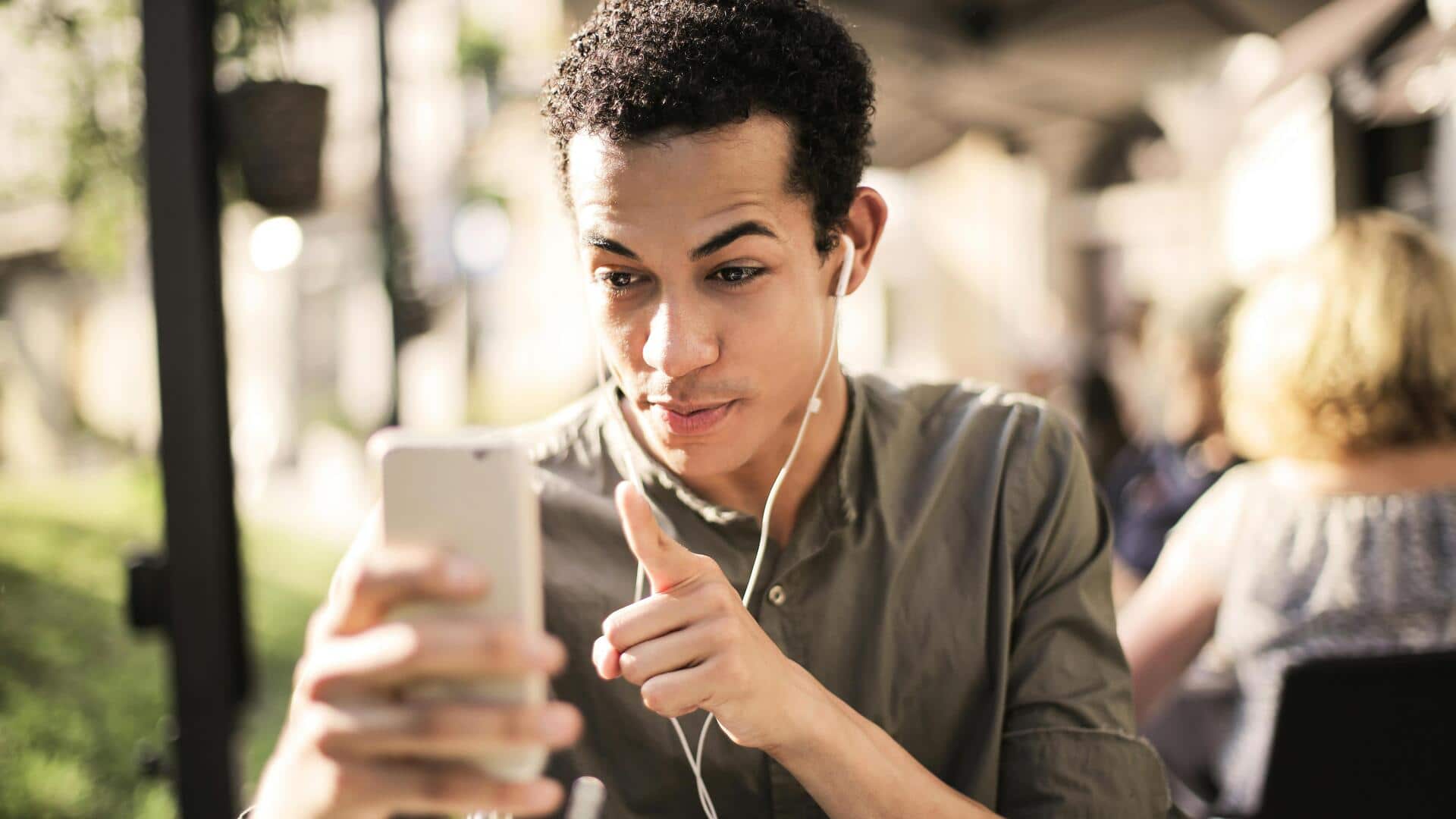 屋外での画面視認性を向上させる方法