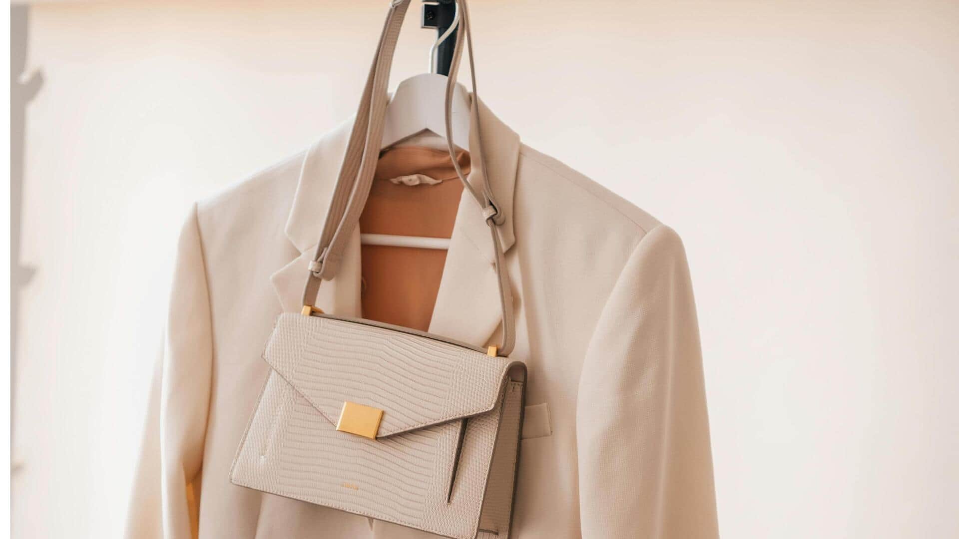 アーストーン: 冬のファッションに欠かせない色の調和