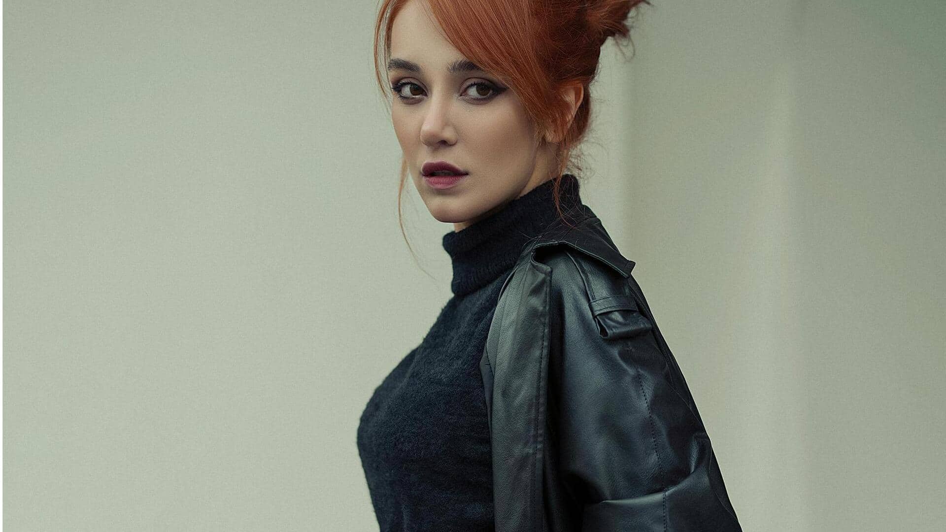 冬のトレンド：タートルネッククロップトップの5つのスタイリング方法