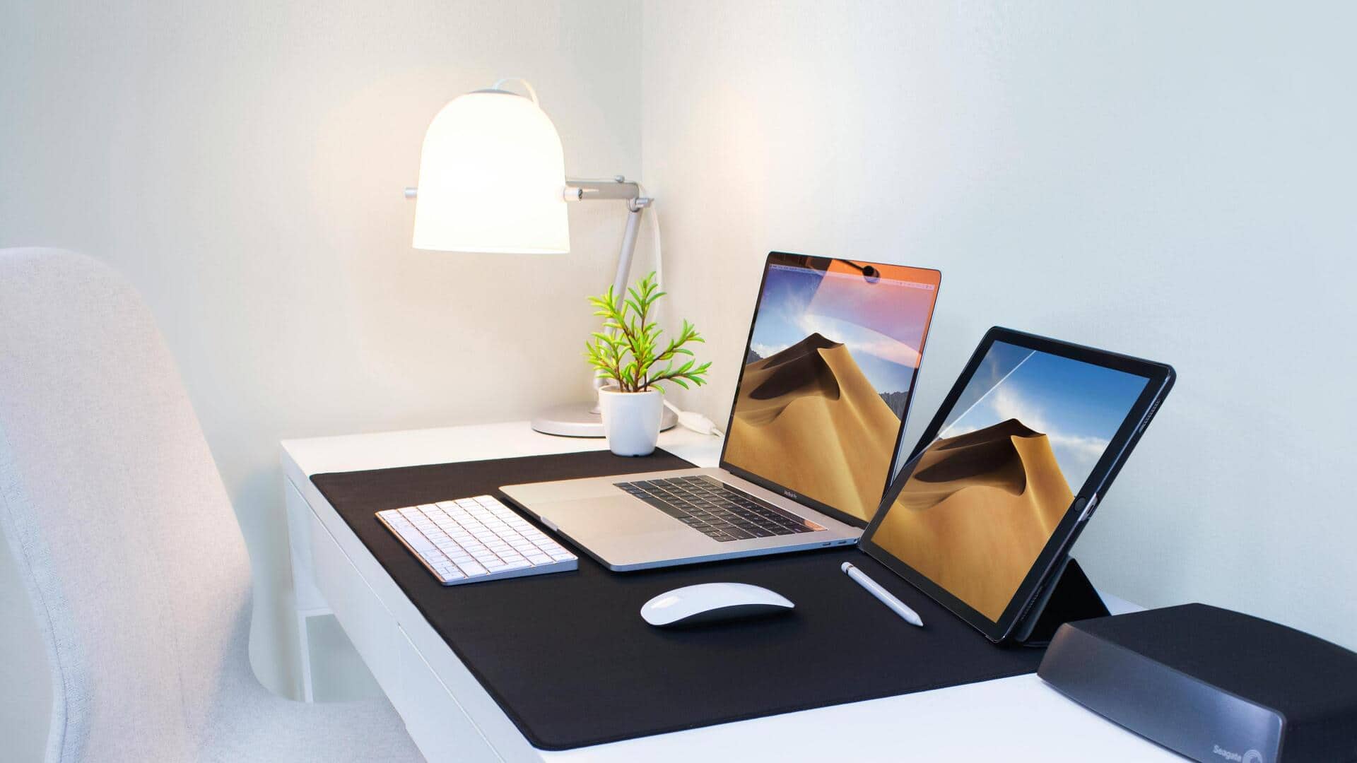 コンピュータモニターの画面上の「死んだピクセル」を修正する方法