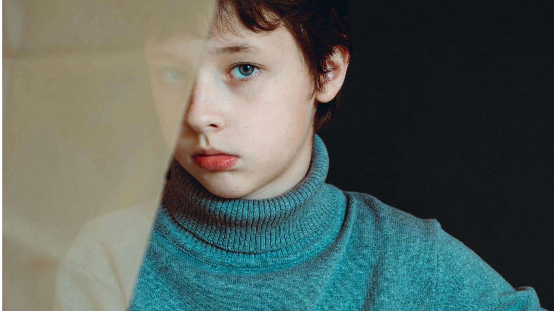 冬のファッションを刷新する穏やかなブルー