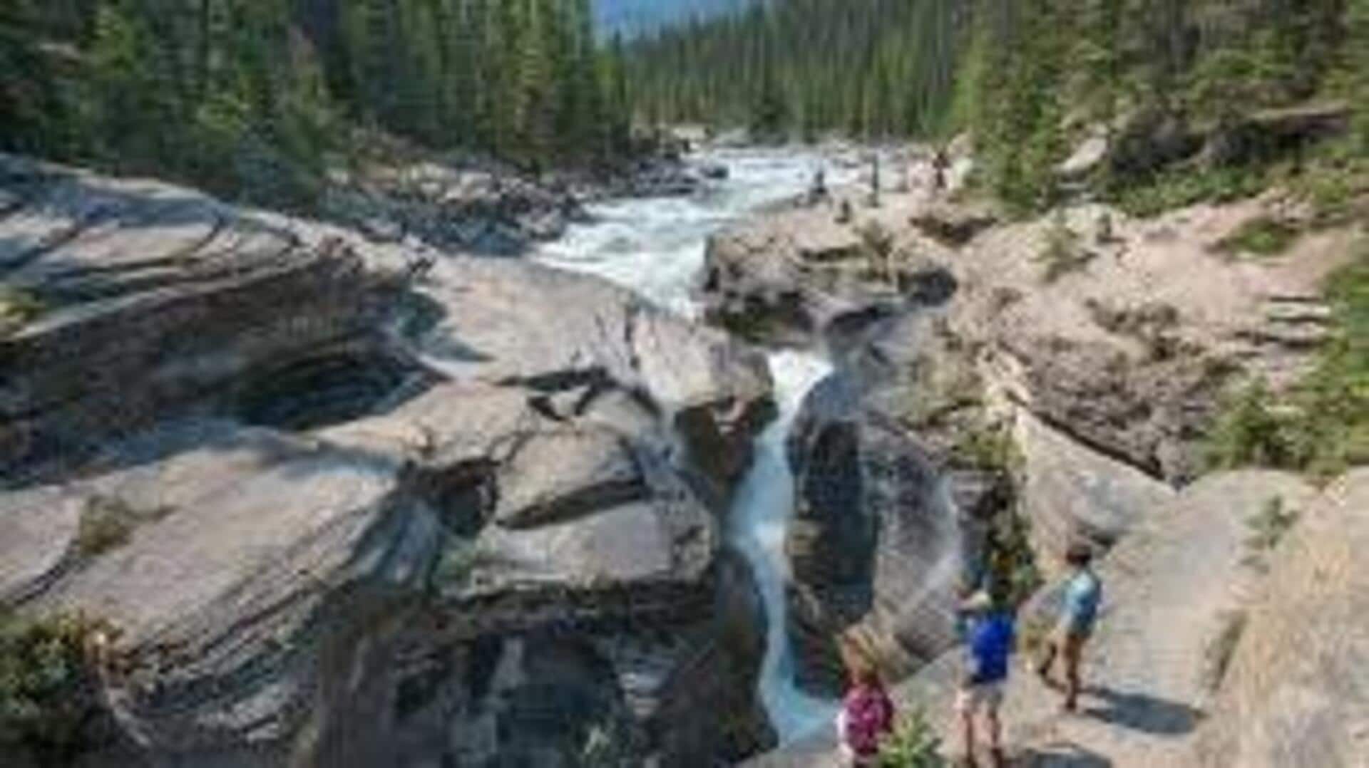 バンフ国立公園の山岳旅行ガイド