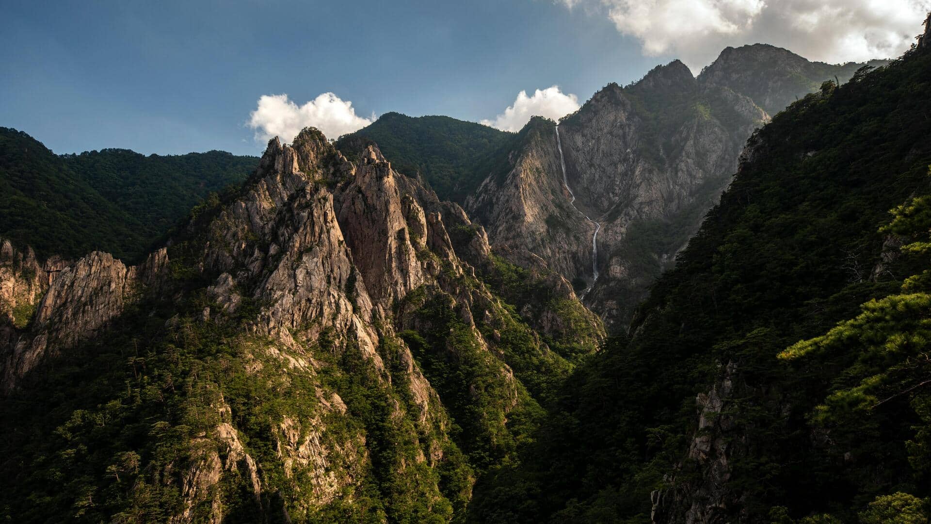 韓国のデオギュサン国立公園の絶景ハイキングコース
