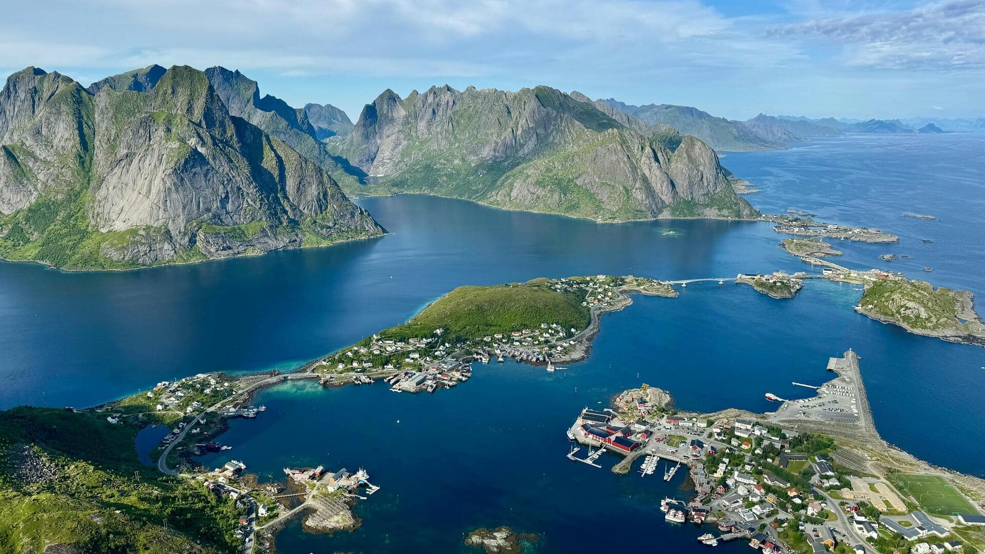 ノルウェーのレイネ: 絶景と静寂の村