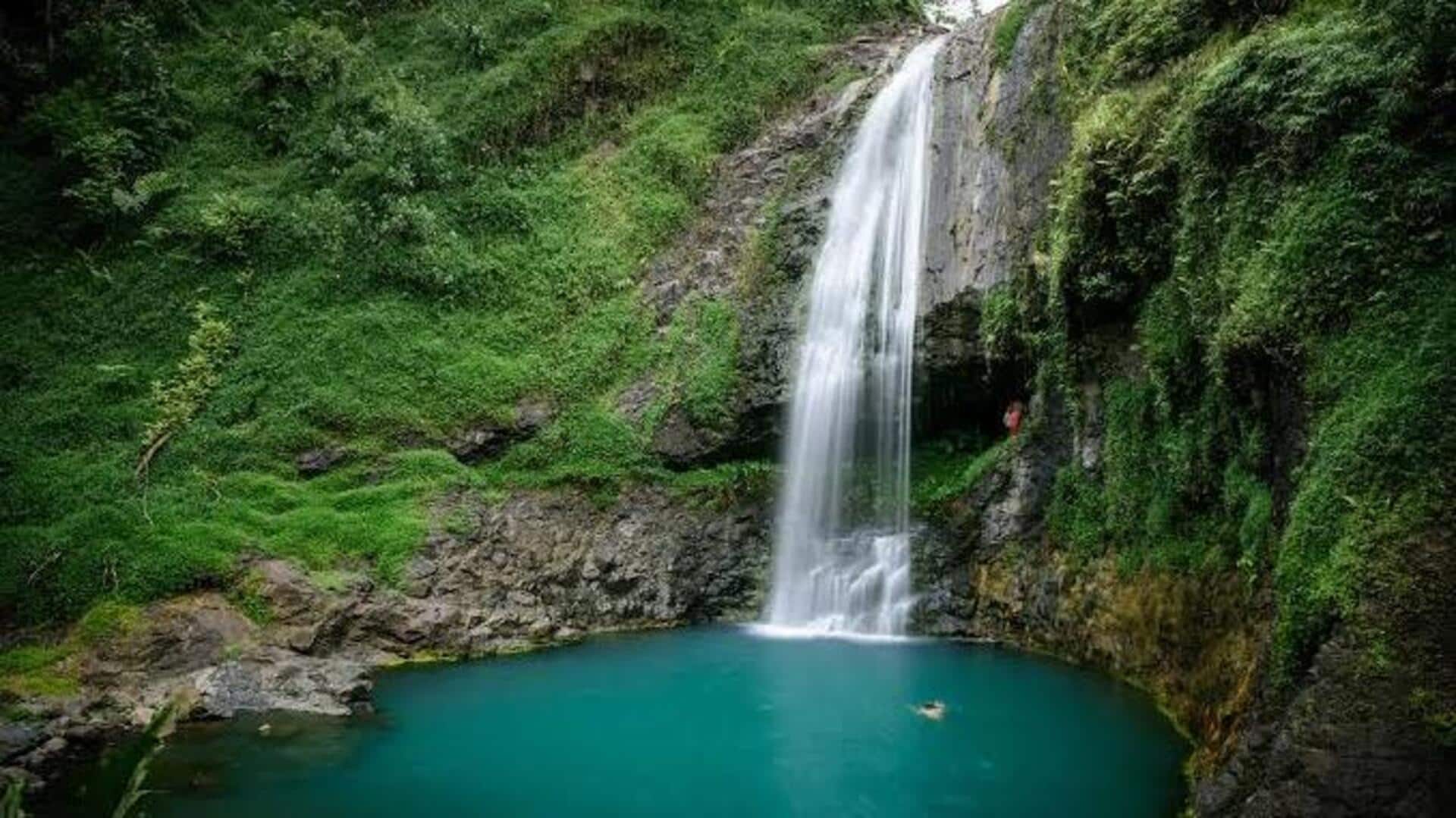 タヒチの壮大な山々での楽園クライミングスポット