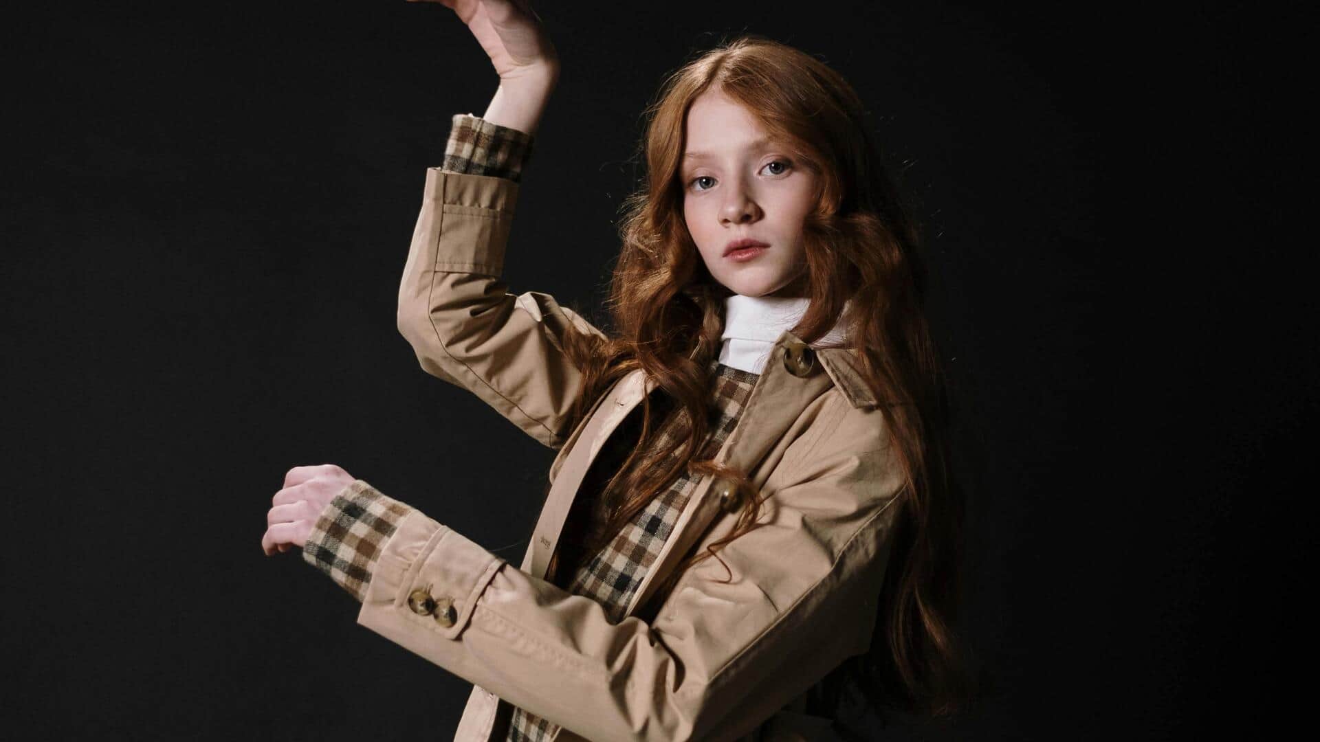 秋の日本ファッション：時を超えたミニマリストカラー