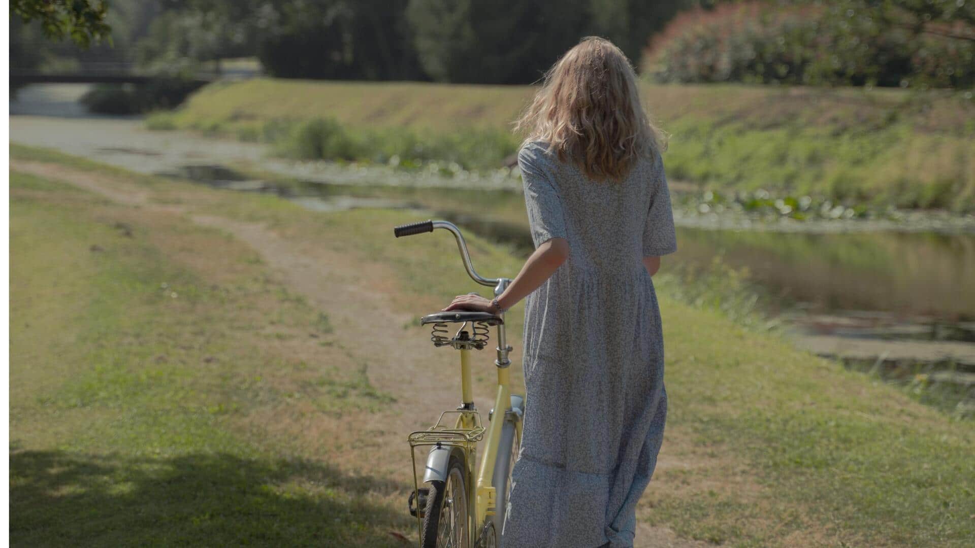 秋の日本ファッション：虫からインスパイアされた鮮やかなカラーパレット