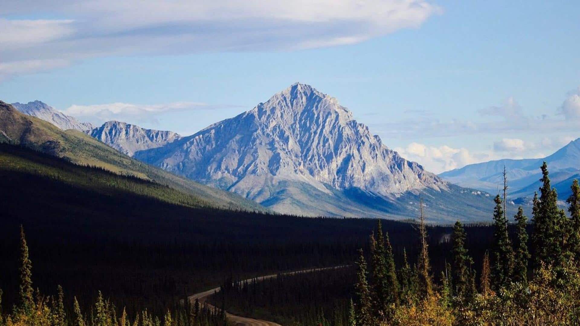 アラスカのブルックス山脈を探る：究極の山岳旅行