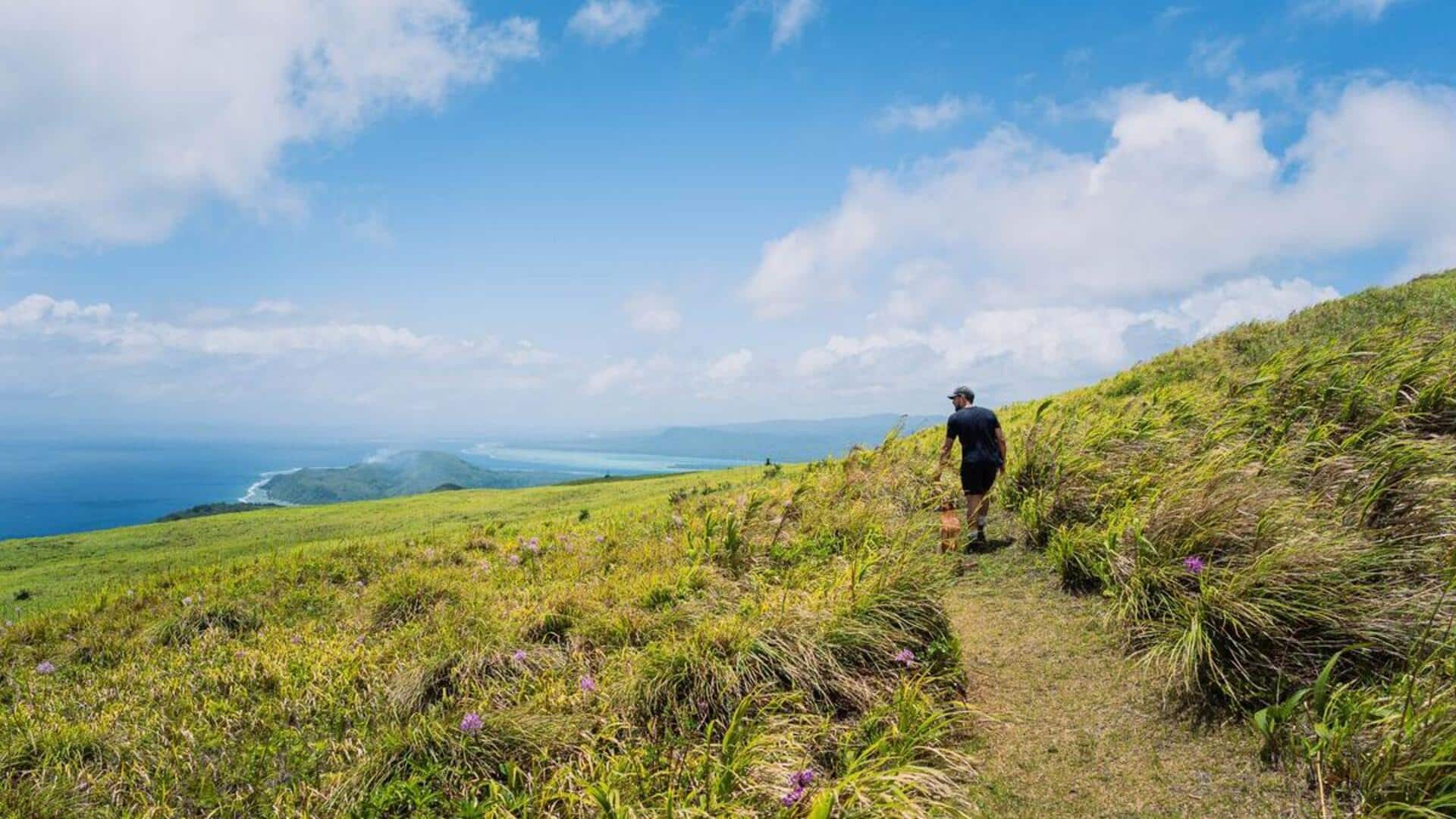 バヌアツの豊かな山道で冒険を楽しむ