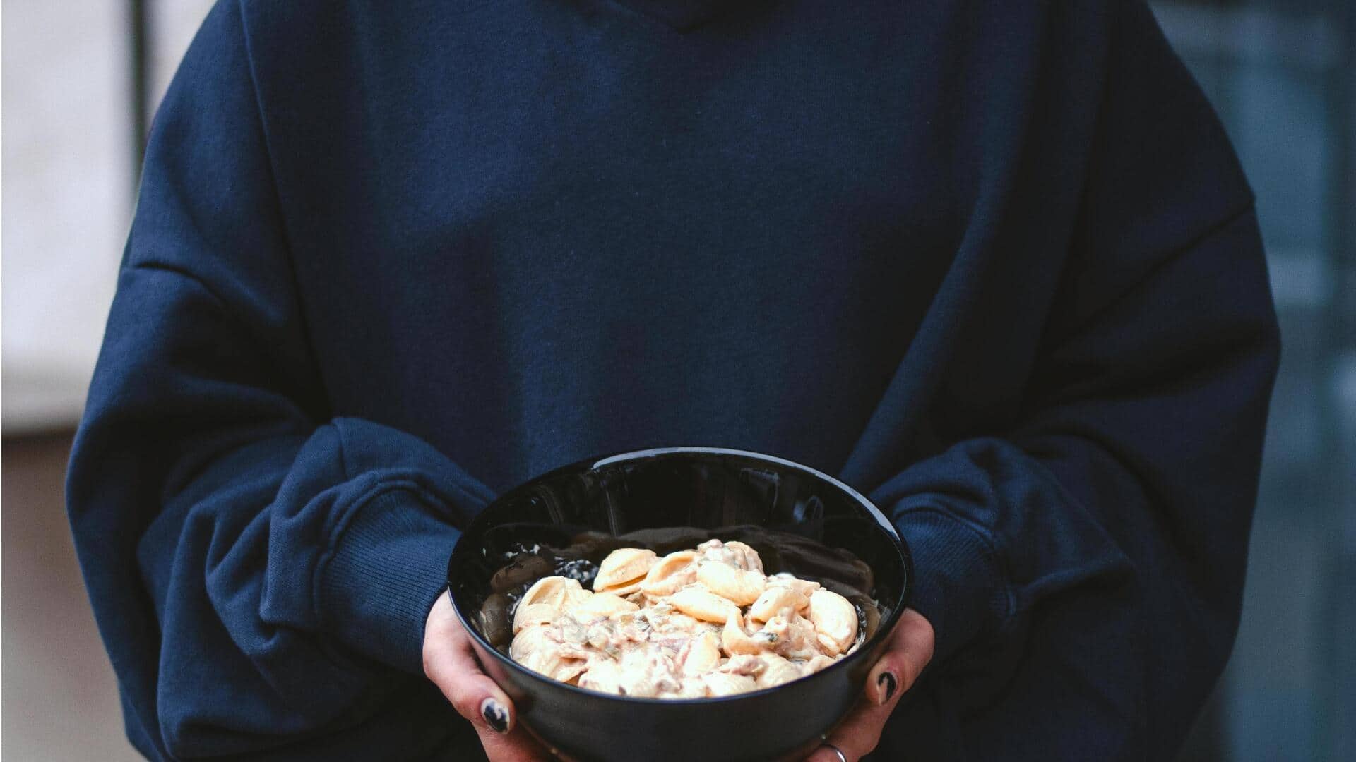 日本の冬ファッションにおけるシックな色使い