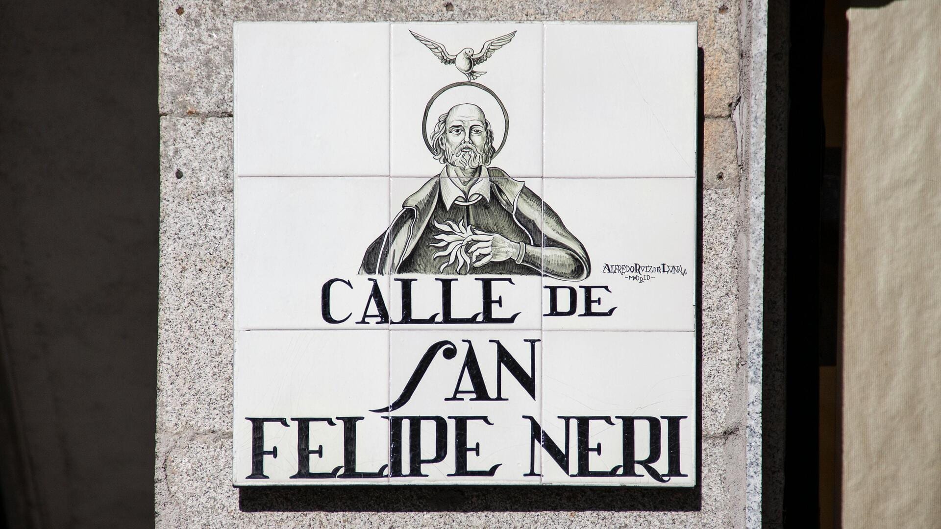 マドリードのセラミック街路標識: 五つのストーリー傑作