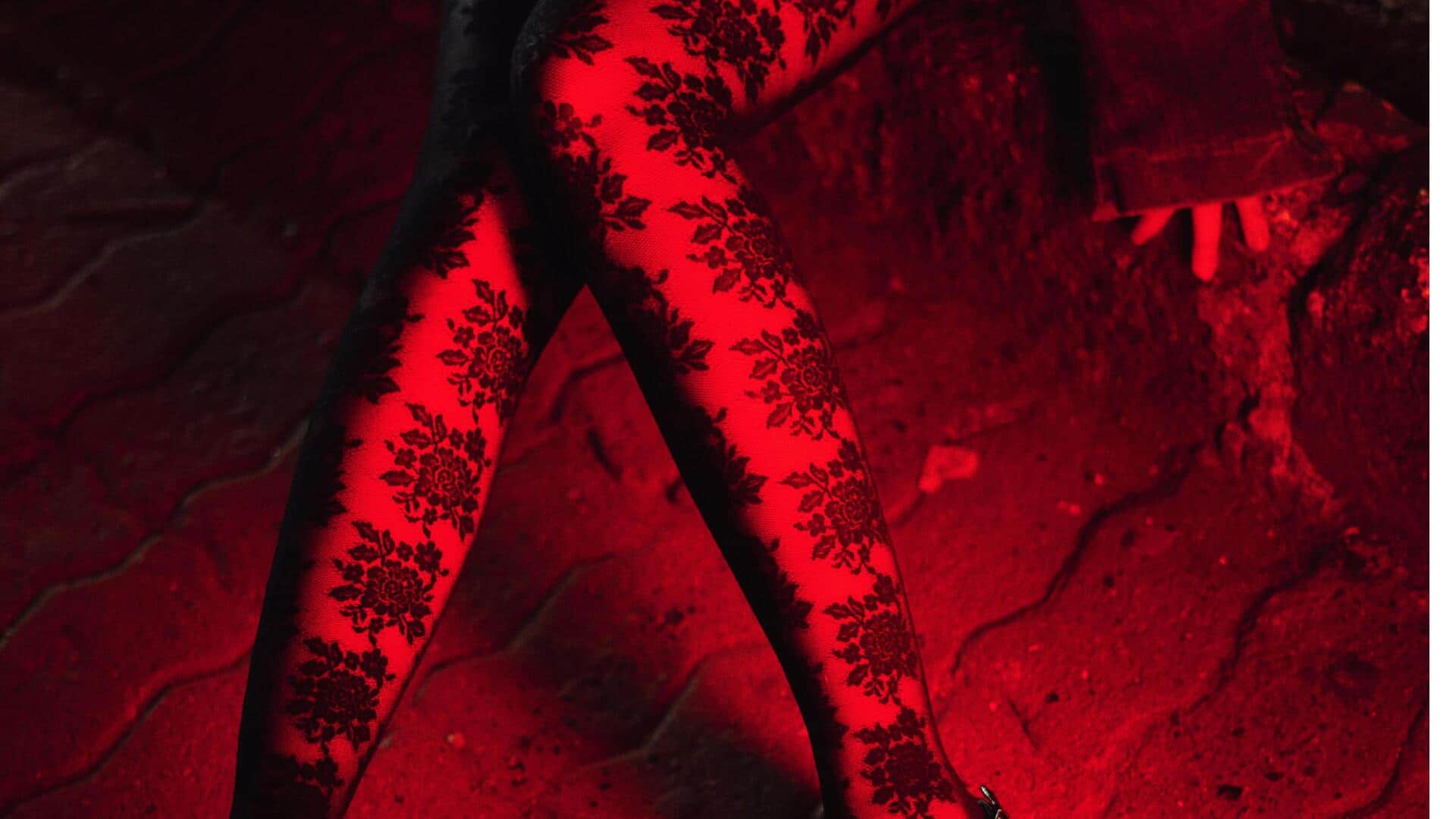 冬のビジネスカジュアルにぴったりな柄タイツ5選