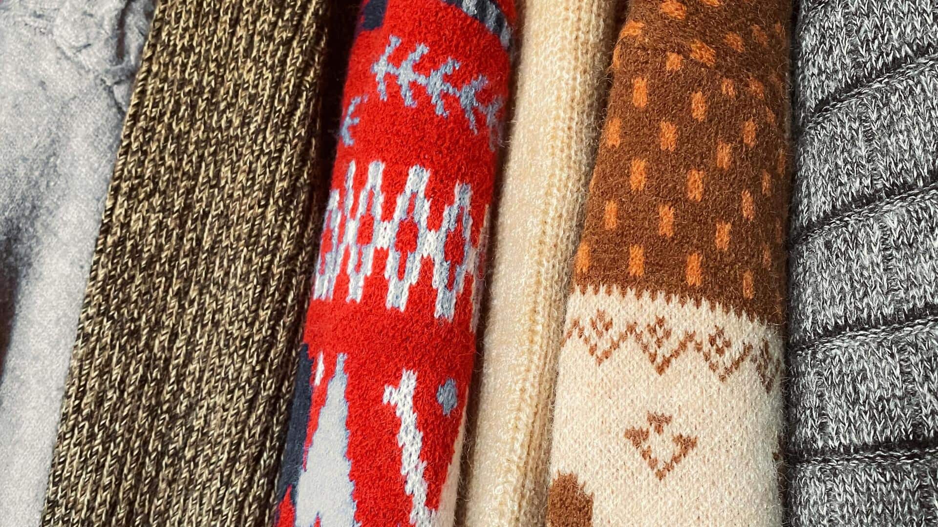 冬のオフィスにぴったりな柔らかい長袖トップス5選