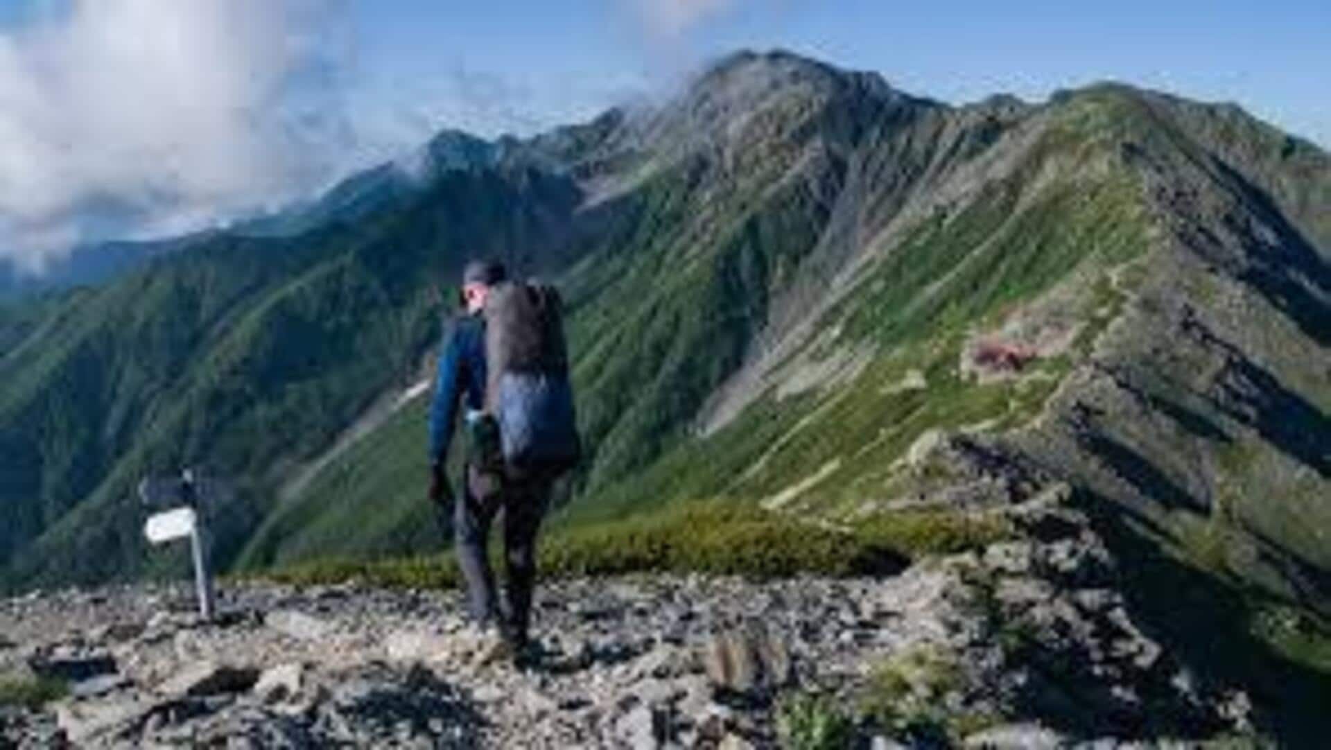 日本の壮大な南アルプスでのトレッキング