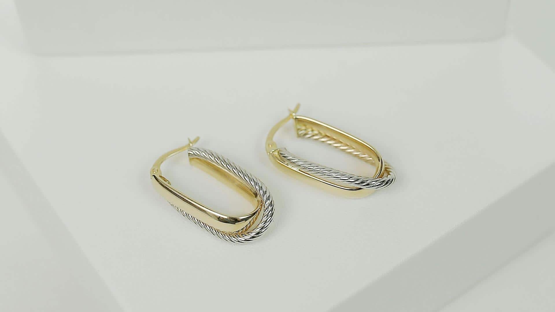 メタリックアクセサリーで冬のストリートファッションを格上げ