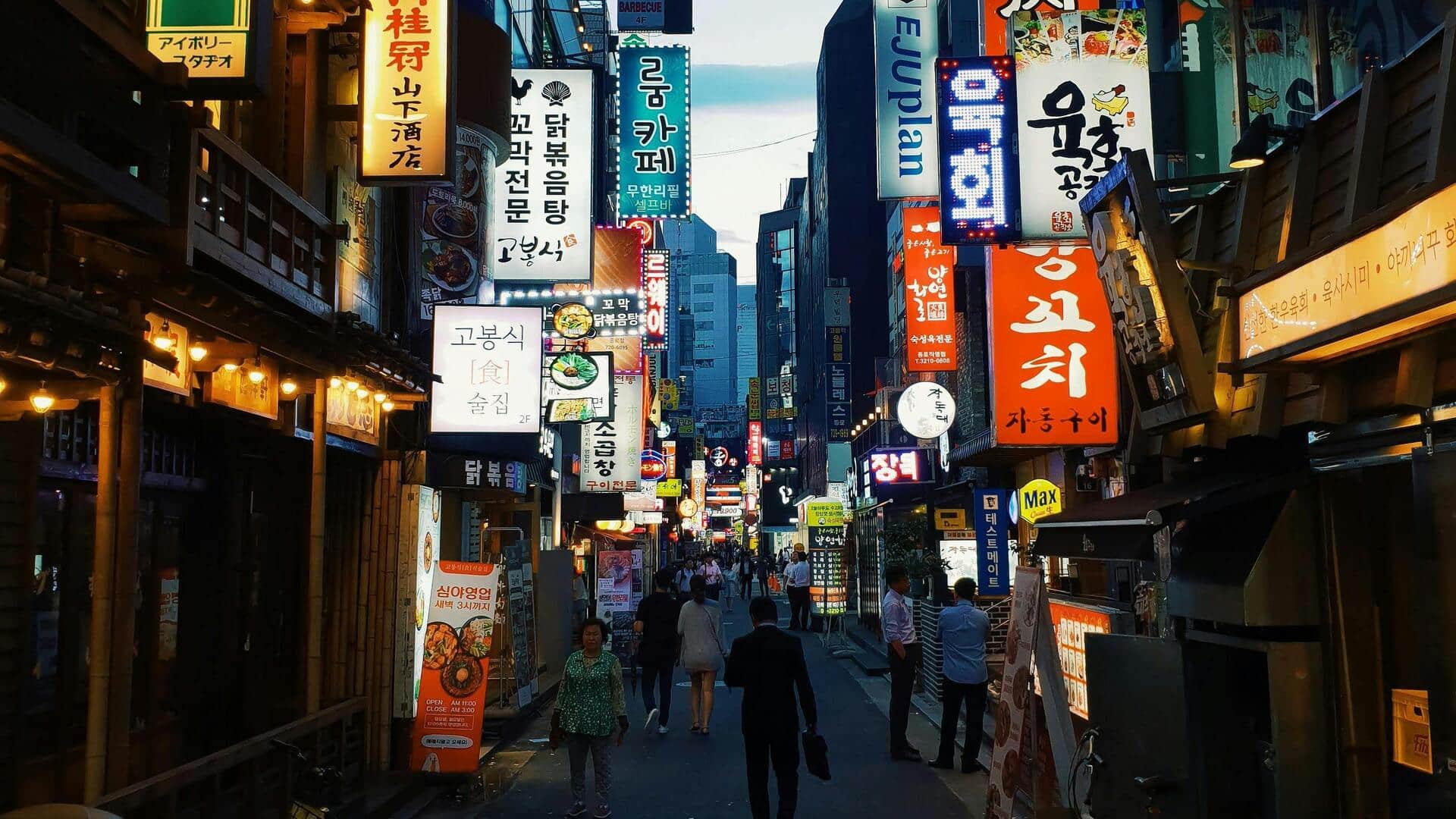 ソウルの活気あるナイトマーケットを探る