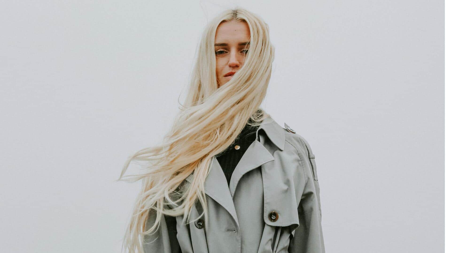 冬のチャコールグレーで作る5つのバランスの取れた中立的な服装