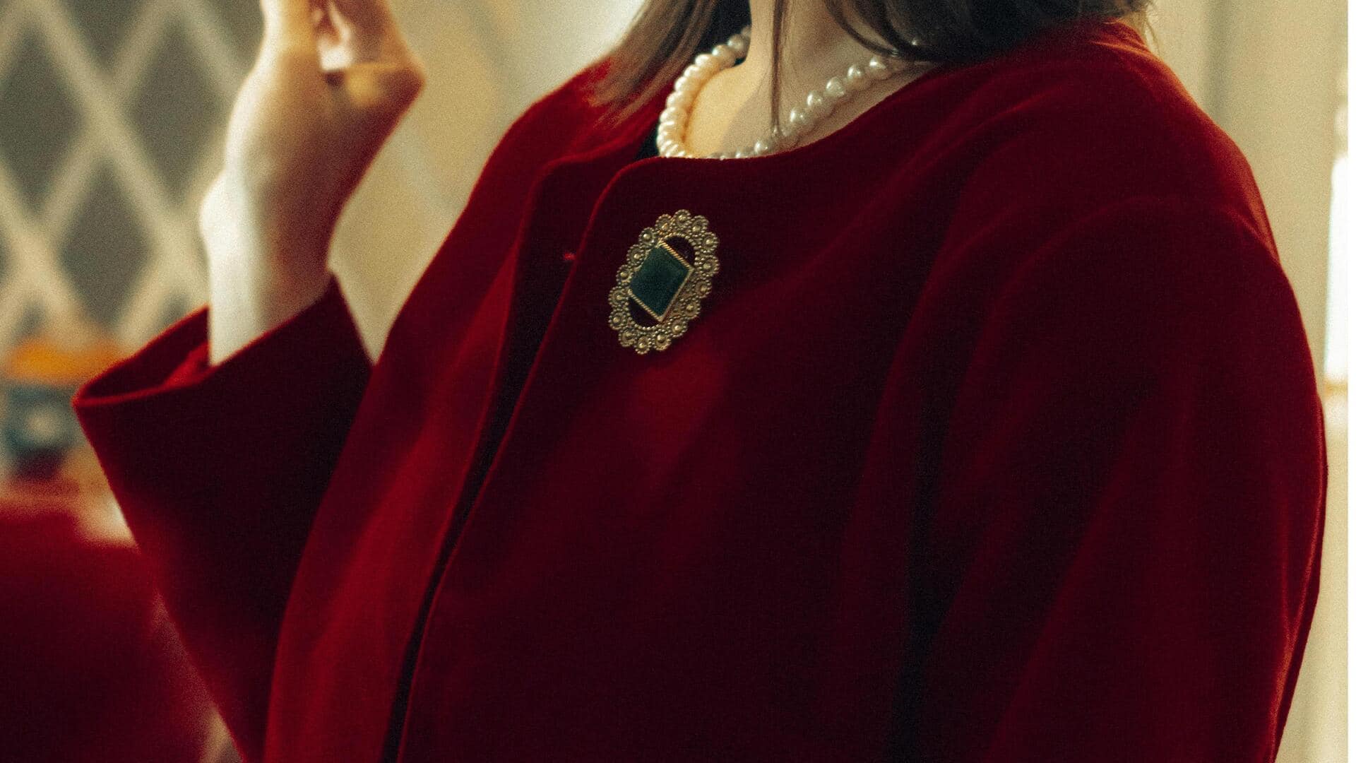 冬のコートを華やかに：ブローチ5選