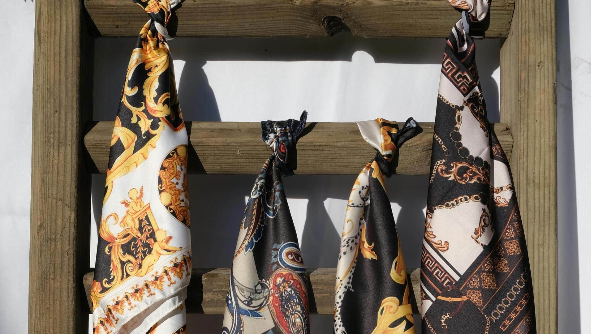 グラフィックプリントマフラーで遊び心ある冬スタイル