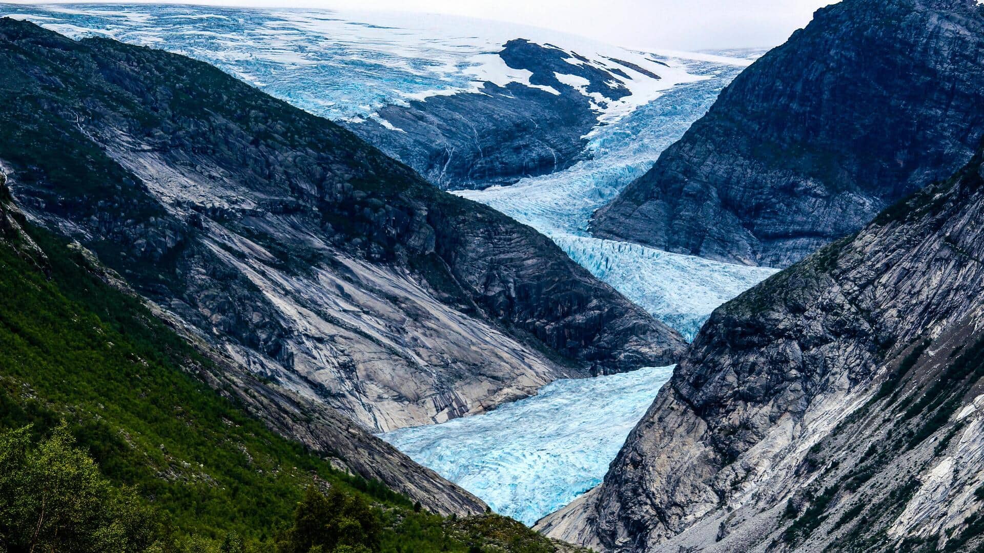 ノルウェーのヨステダールスブリーン氷河を探検しよう ノルウェーのヨステダールスブリーン氷河を探検しよう