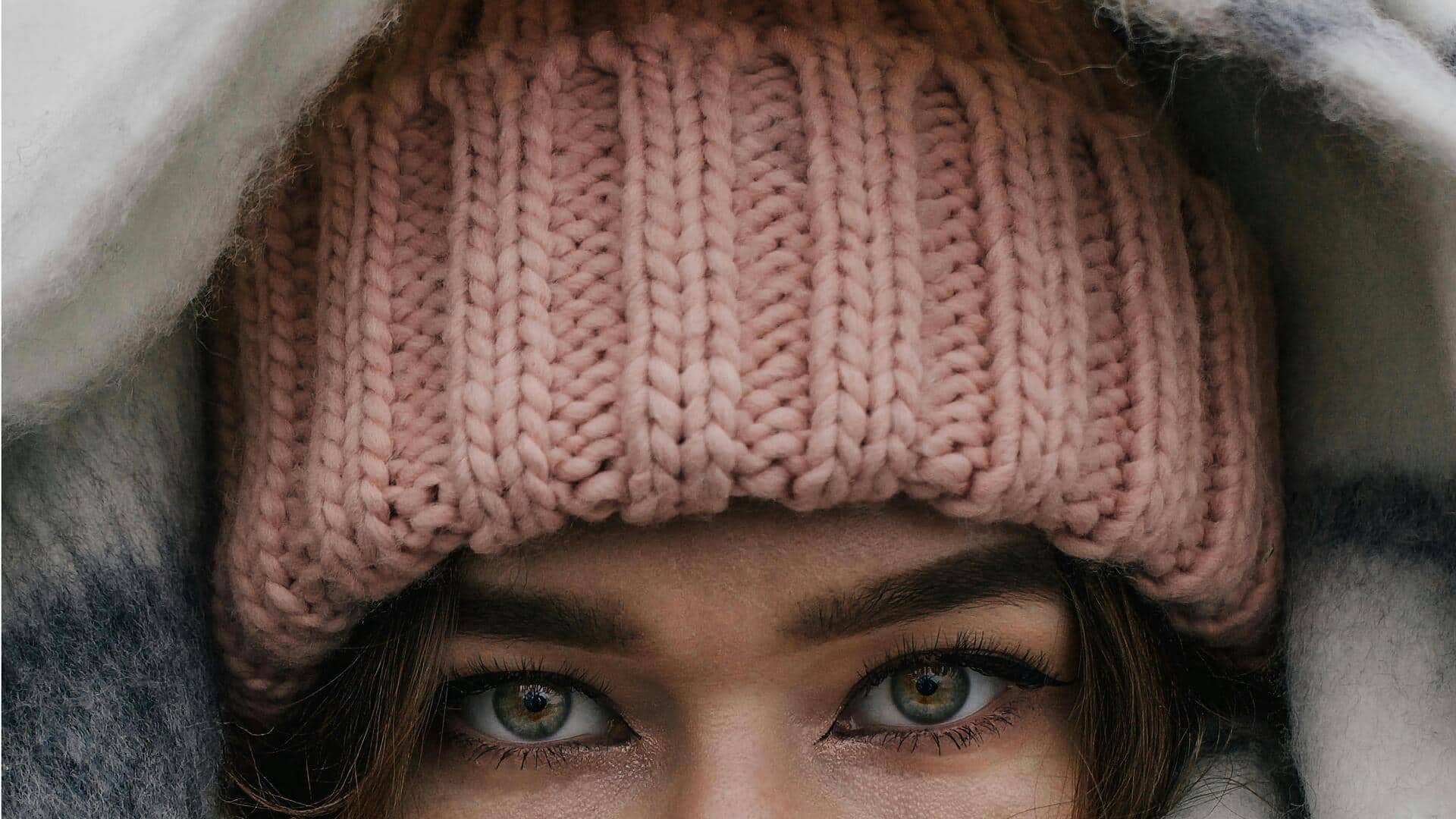 冬のオフィスにぴったりな5つの折り返しニット帽スタイル