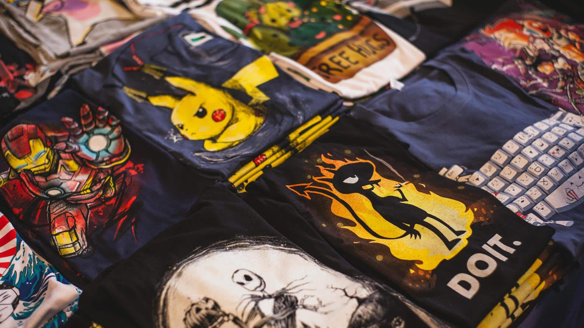 春のスタイルアップに欠かせない遊び心あるプリントTシャツ