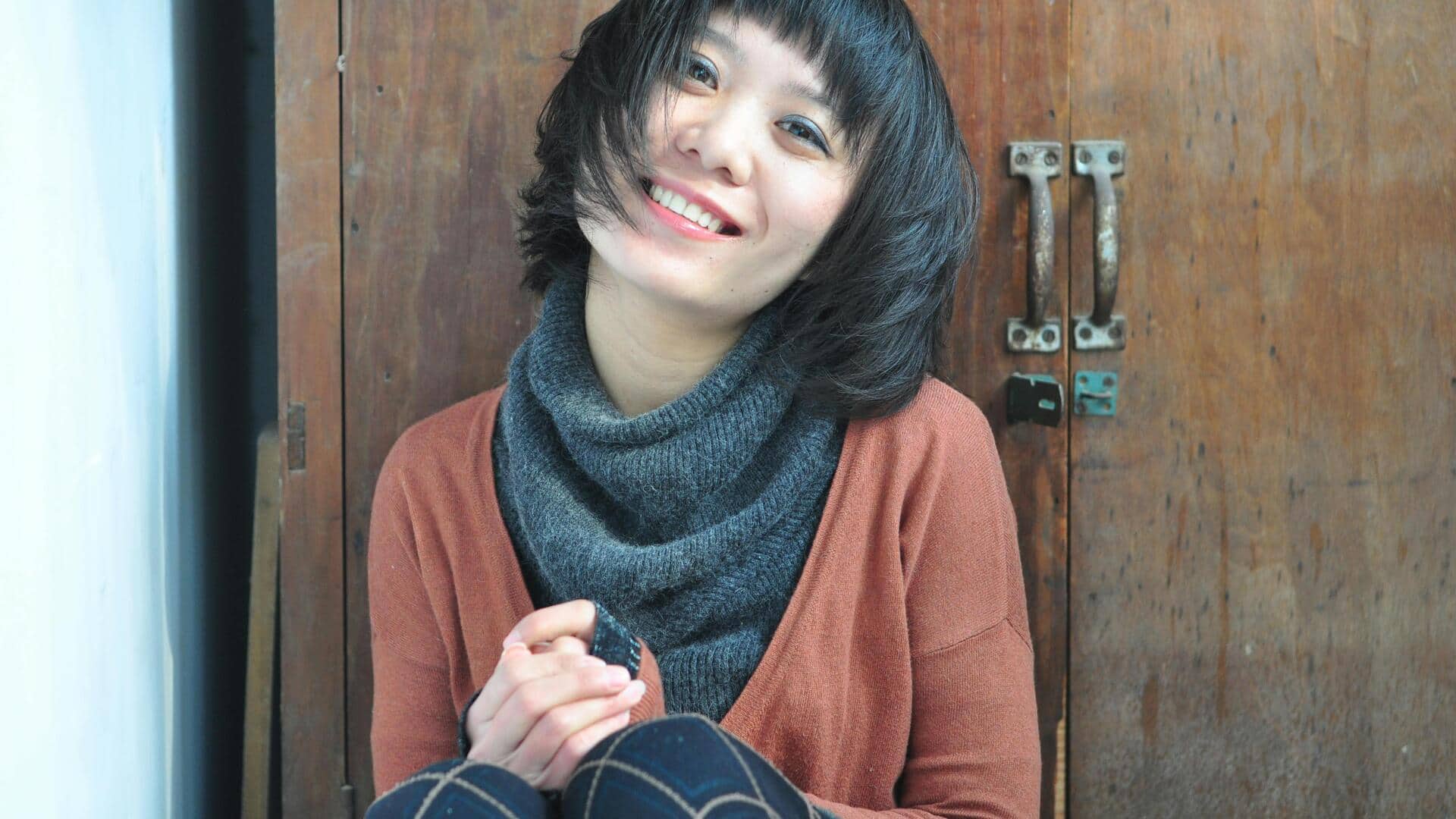 冬のビジネスカジュアルにぴったりなライトウェイトカシミヤ