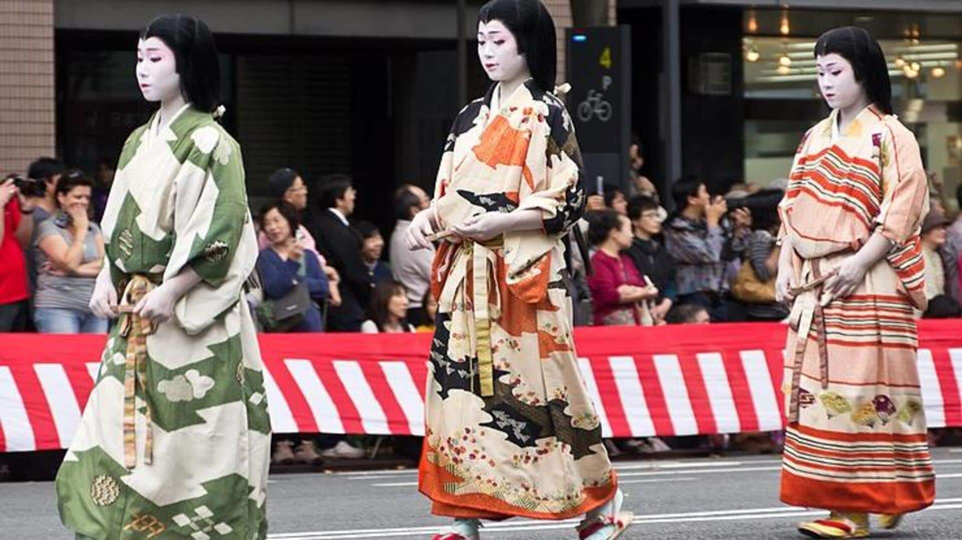 着物風スリーブが日本のストリートファッションで流行中