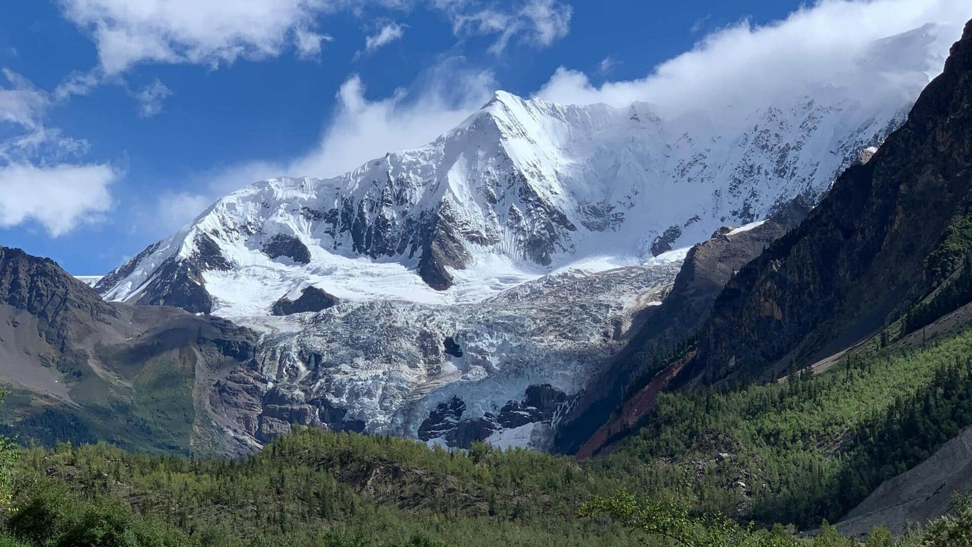 モンゴルのアルタイ山脈を探検する五つの絶景スポット