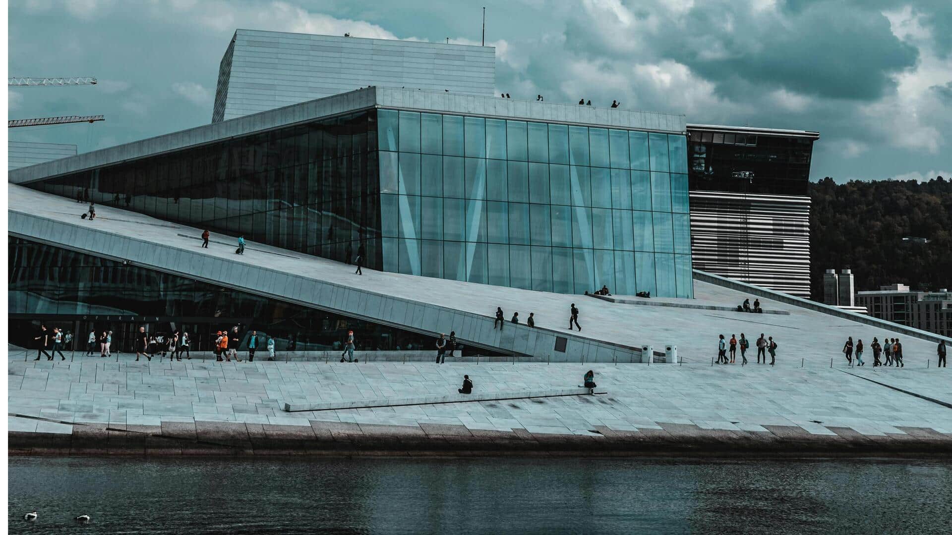 オスロの魅力的なアートとミニマリスト建築を探る