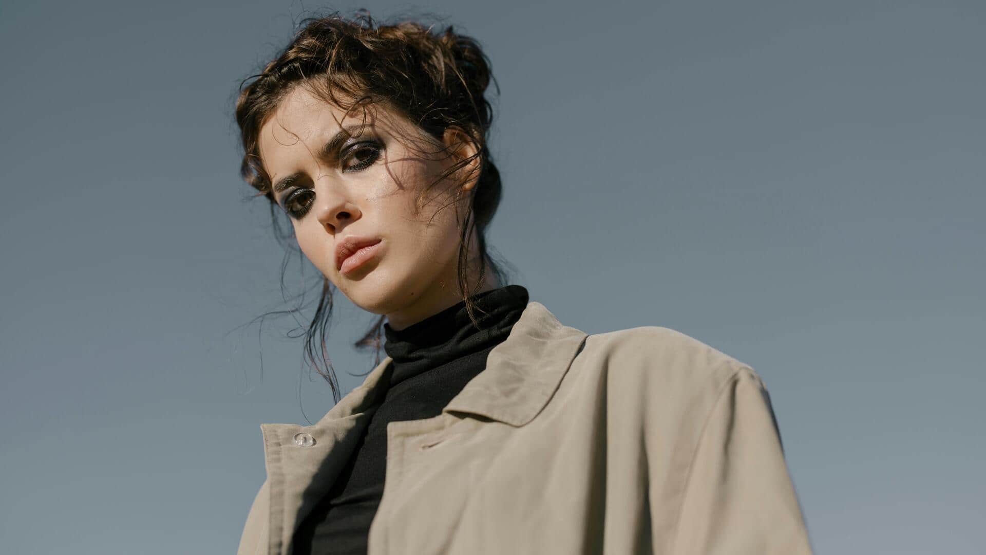 都会的な冬のミニマリズムを極めるレイヤリング術