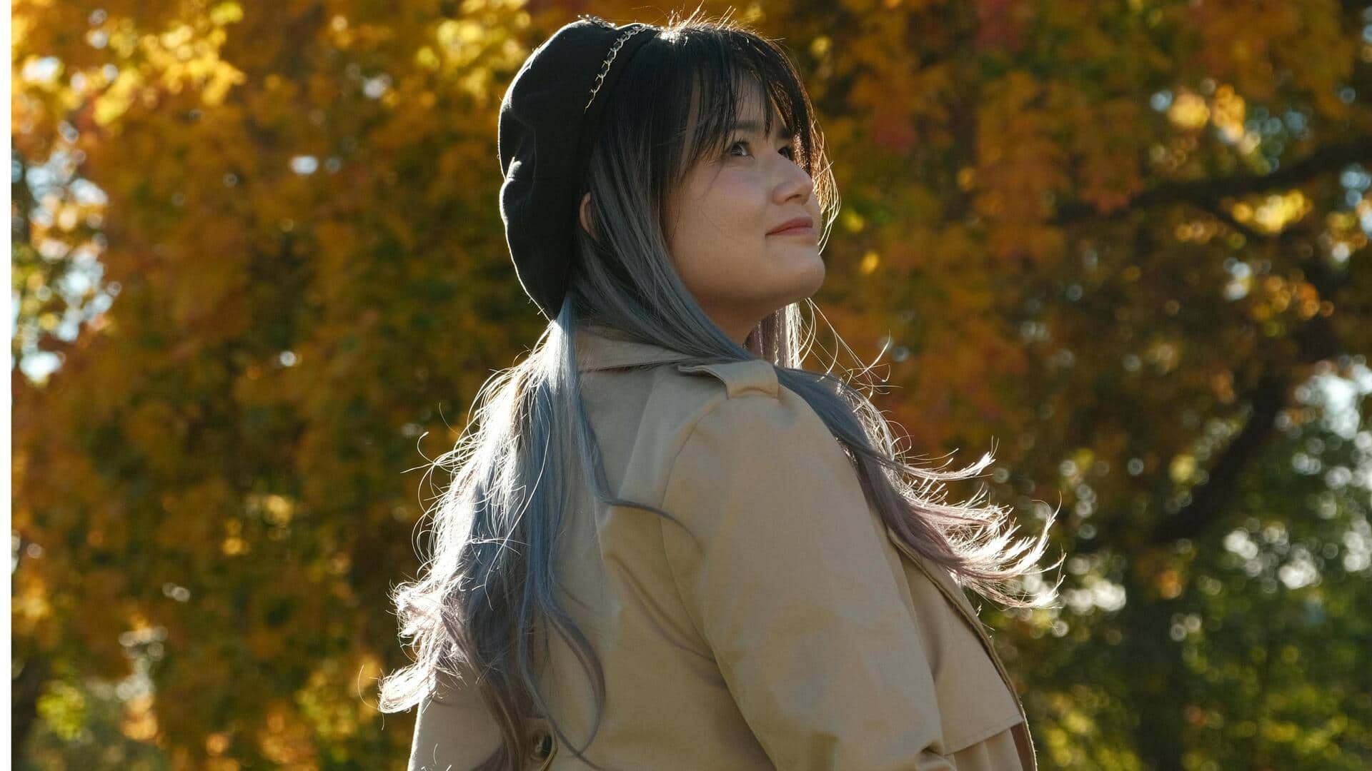 秋のトレンチコートでスタイリッシュに