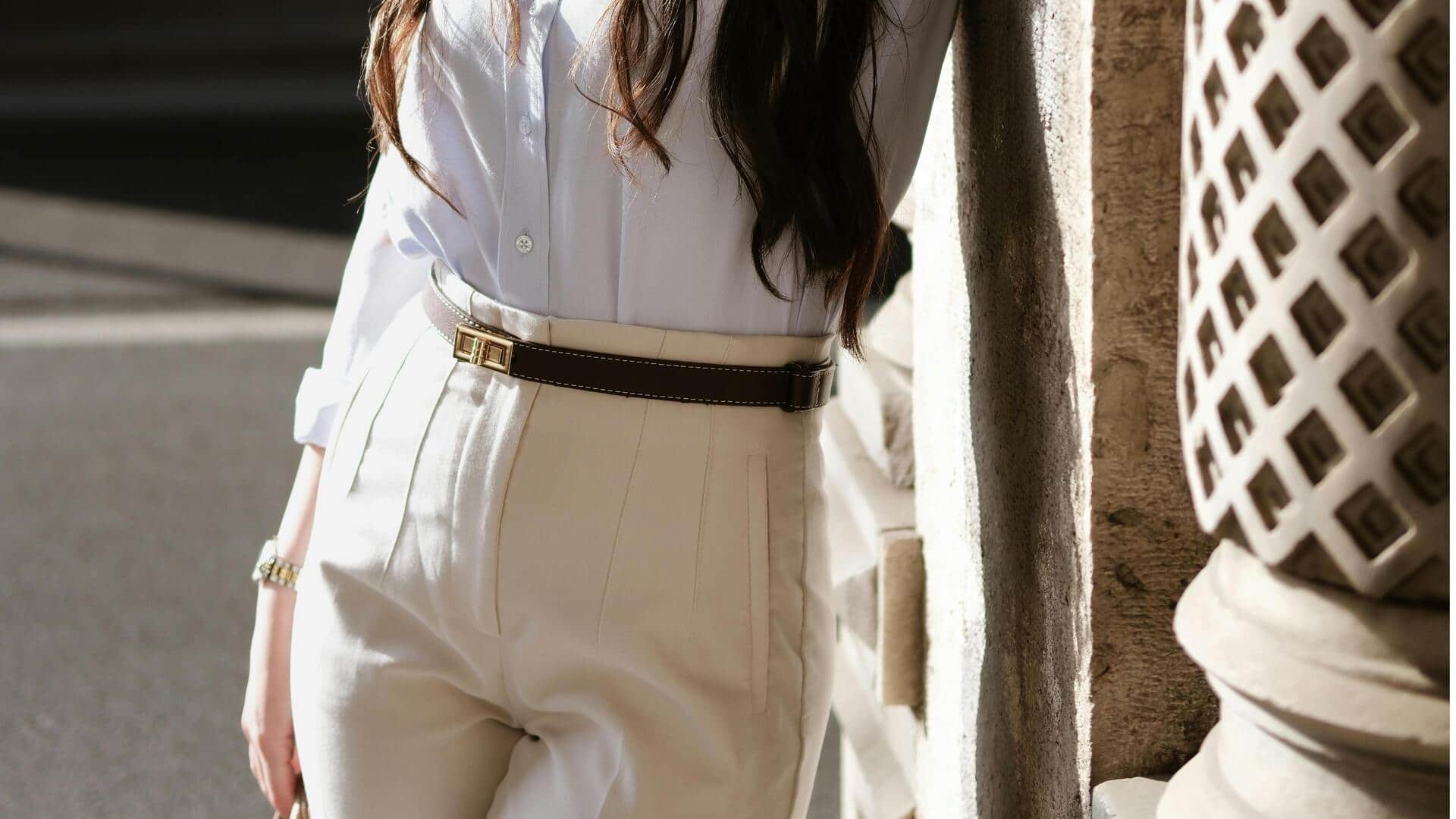 秋のファッションを再定義するハイウエストパンツ