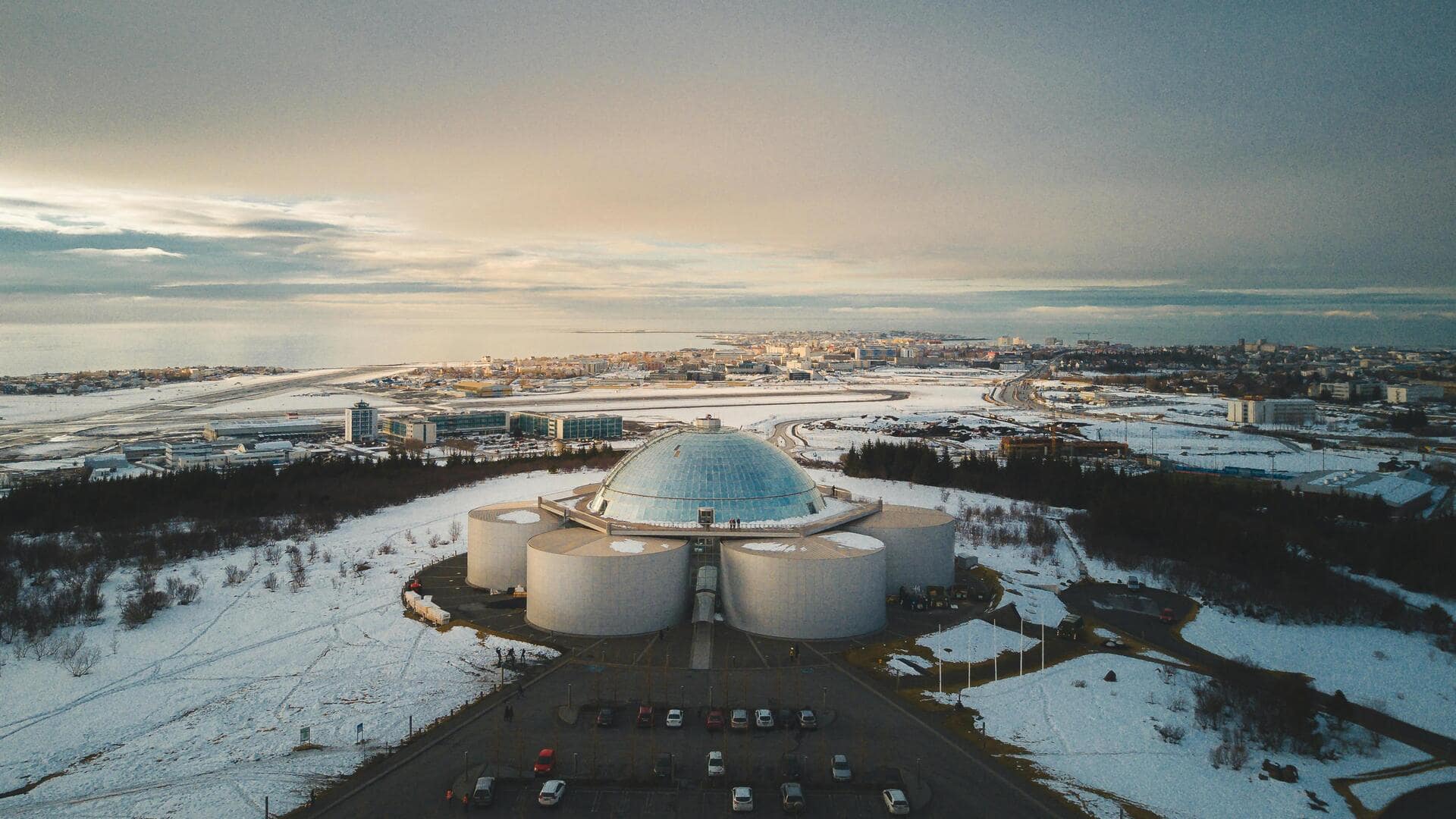 レイキャビクの地熱建築を探る